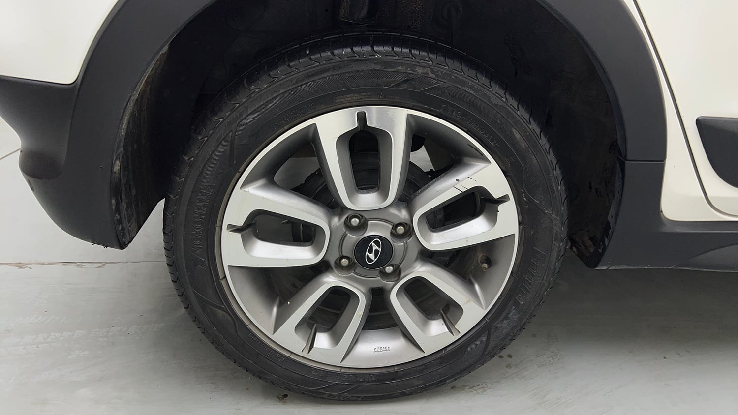 Used 2016 Hyundai i20 Active 1.2 SX Petrol Manual tyres RIGHT REAR TYRE RIM VIEW