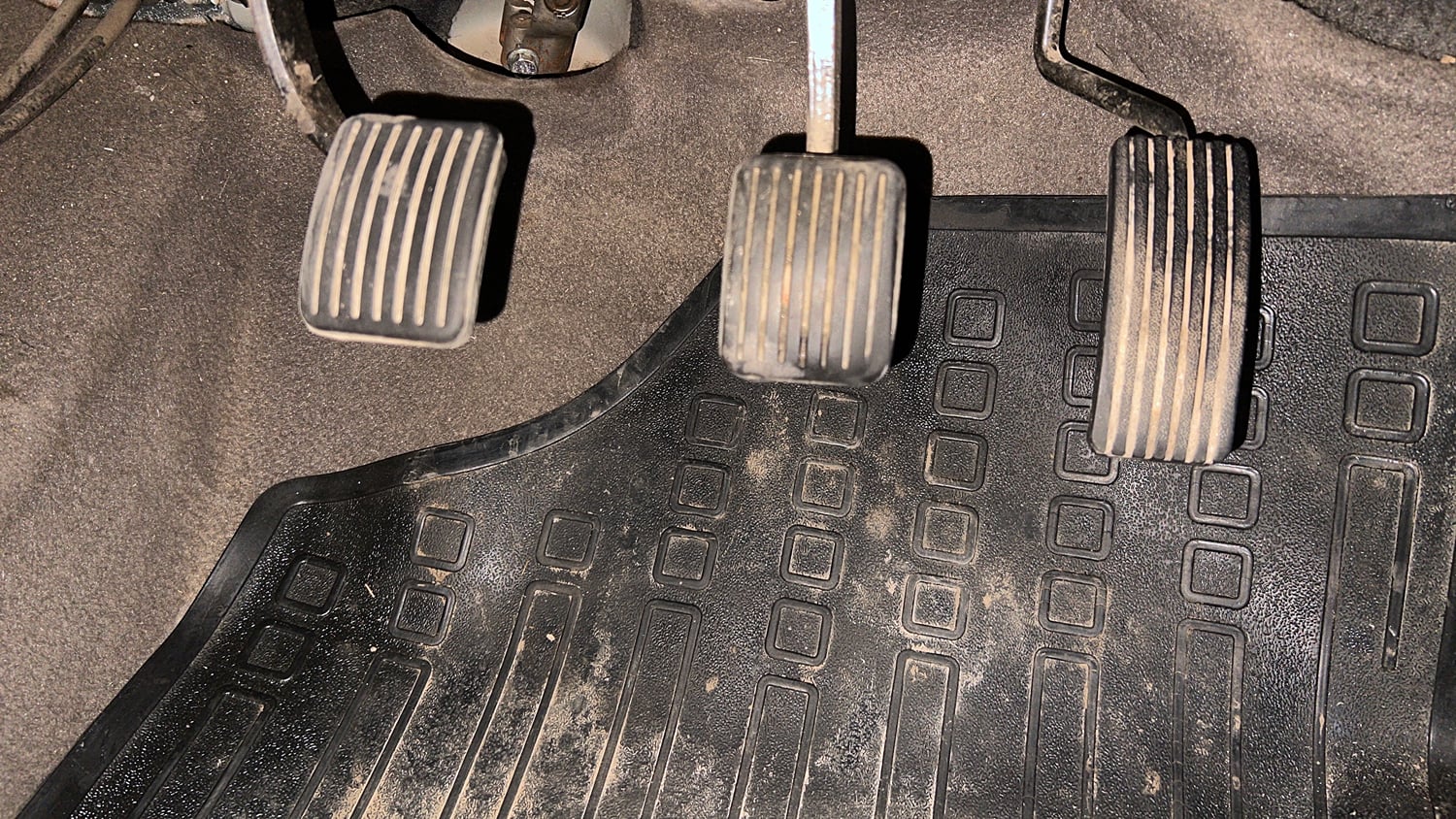 Used 2015 Hyundai i10 Magna 1.1 iRDE2 Petrol Manual interior PEDALS VIEW