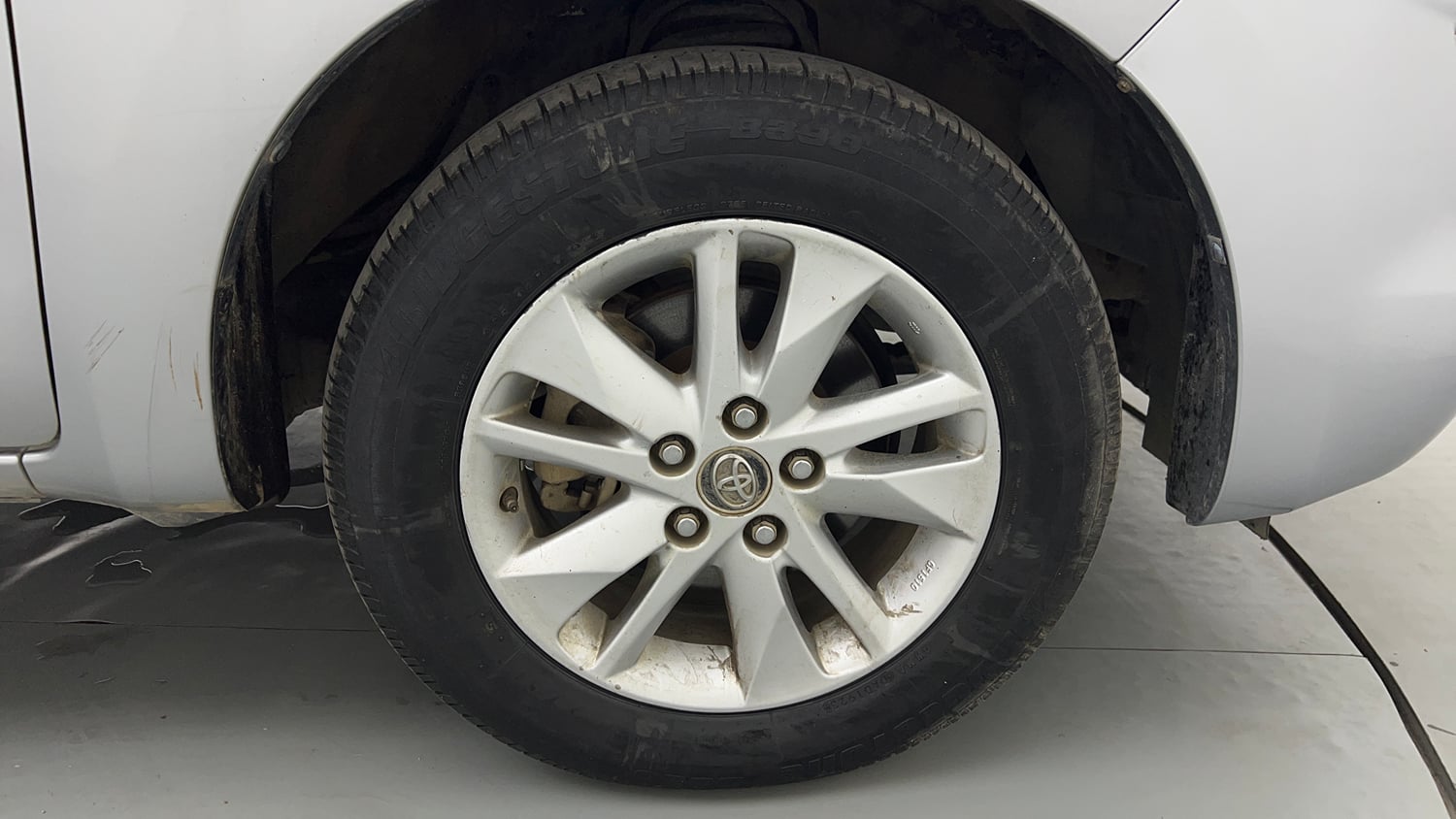 Used 2018 Toyota Innova Crysta 2.4 G 7 STR Diesel Manual tyres RIGHT FRONT TYRE RIM VIEW