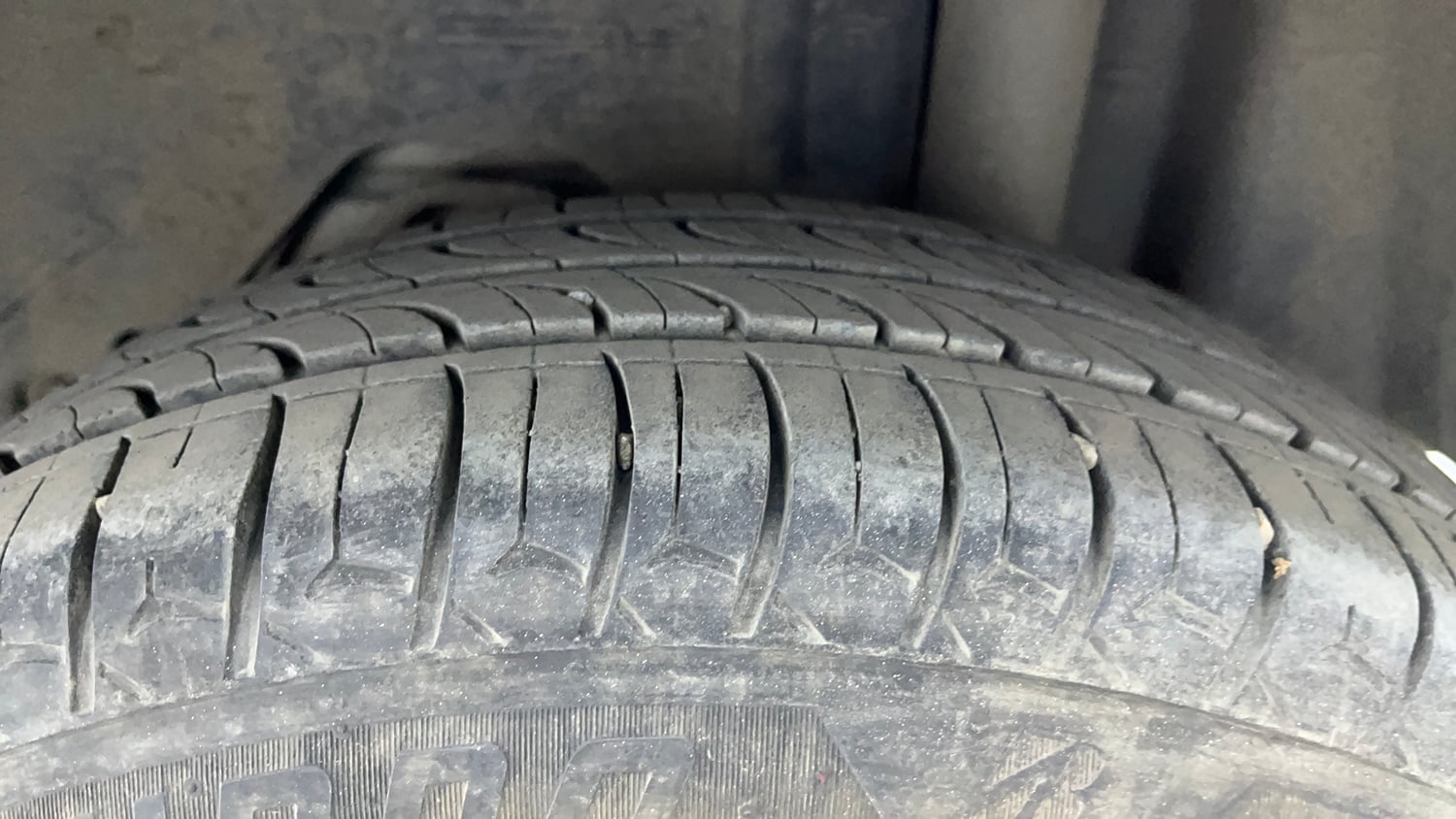 Used 2017 Ford Figo Aspire Titanium 1.2 Ti-VCT Petrol Manual tyres LEFT REAR TYRE TREAD VIEW