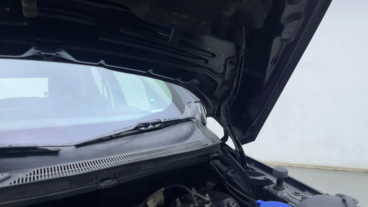 Used 2018 Ford EcoSport Titanium 1.5L TDCi Diesel Manual engine ENGINE LEFT SIDE HINGE & APRON VIEW