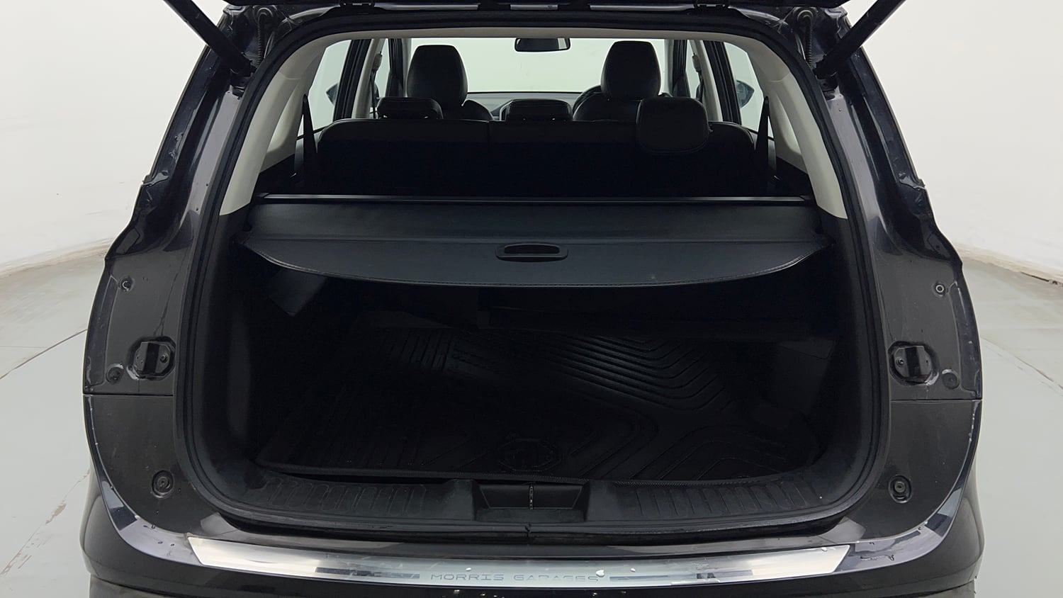 Used 2022 MG Motors Hector Sharp 2.0 Diesel Turbo MT Diesel Manual interior DICKY INSIDE VIEW