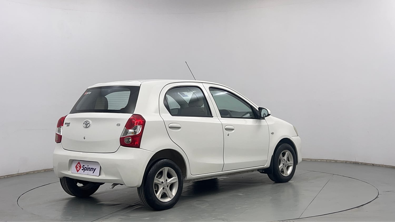 Used 2015 Toyota Etios Liva G Petrol Manual exterior RIGHT REAR CORNER VIEW