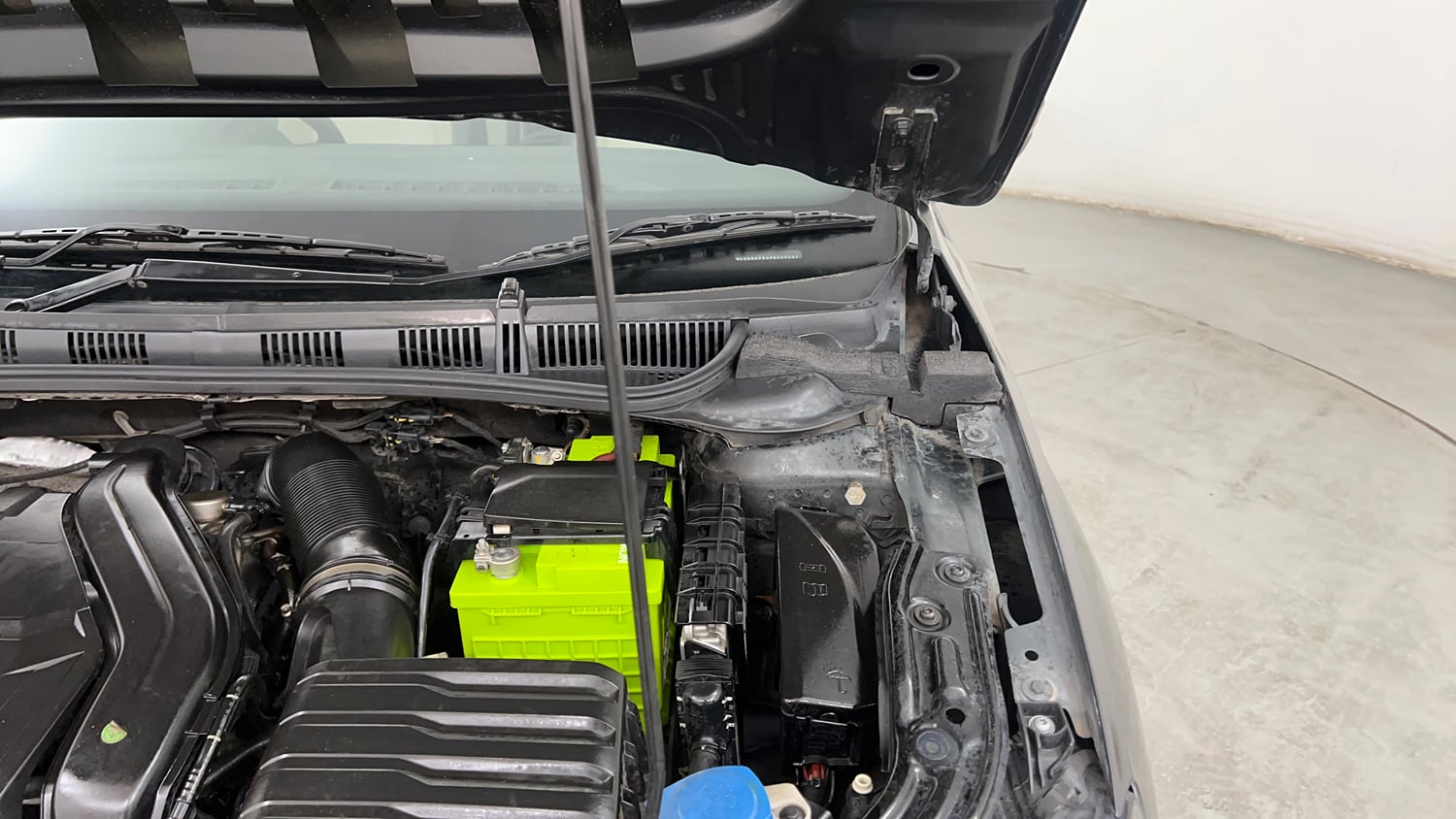 Used 2023 Skoda Slavia Style 1.5L TSI DSG Petrol Automatic engine ENGINE LEFT SIDE HINGE & APRON VIEW