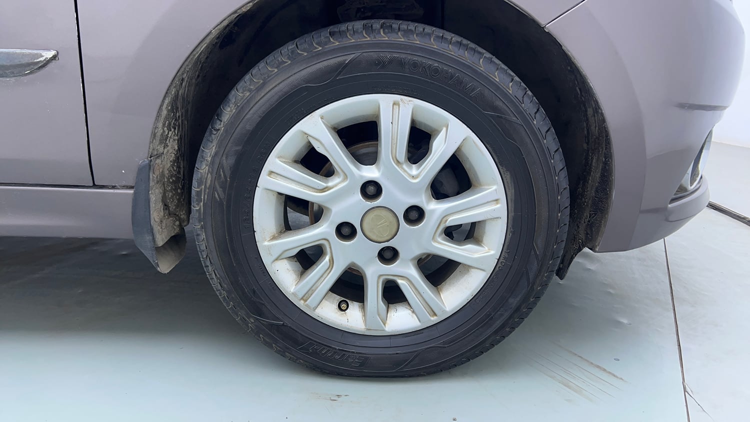 Used 2017 Tata Tigor Revotorq XZ Diesel Manual tyres RIGHT FRONT TYRE RIM VIEW