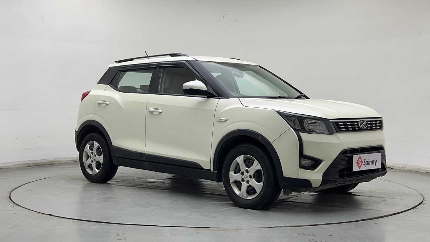 Used 2019 Mahindra XUV 300 1.2 W6 Petrol Manual exterior RIGHT FRONT CORNER VIEW