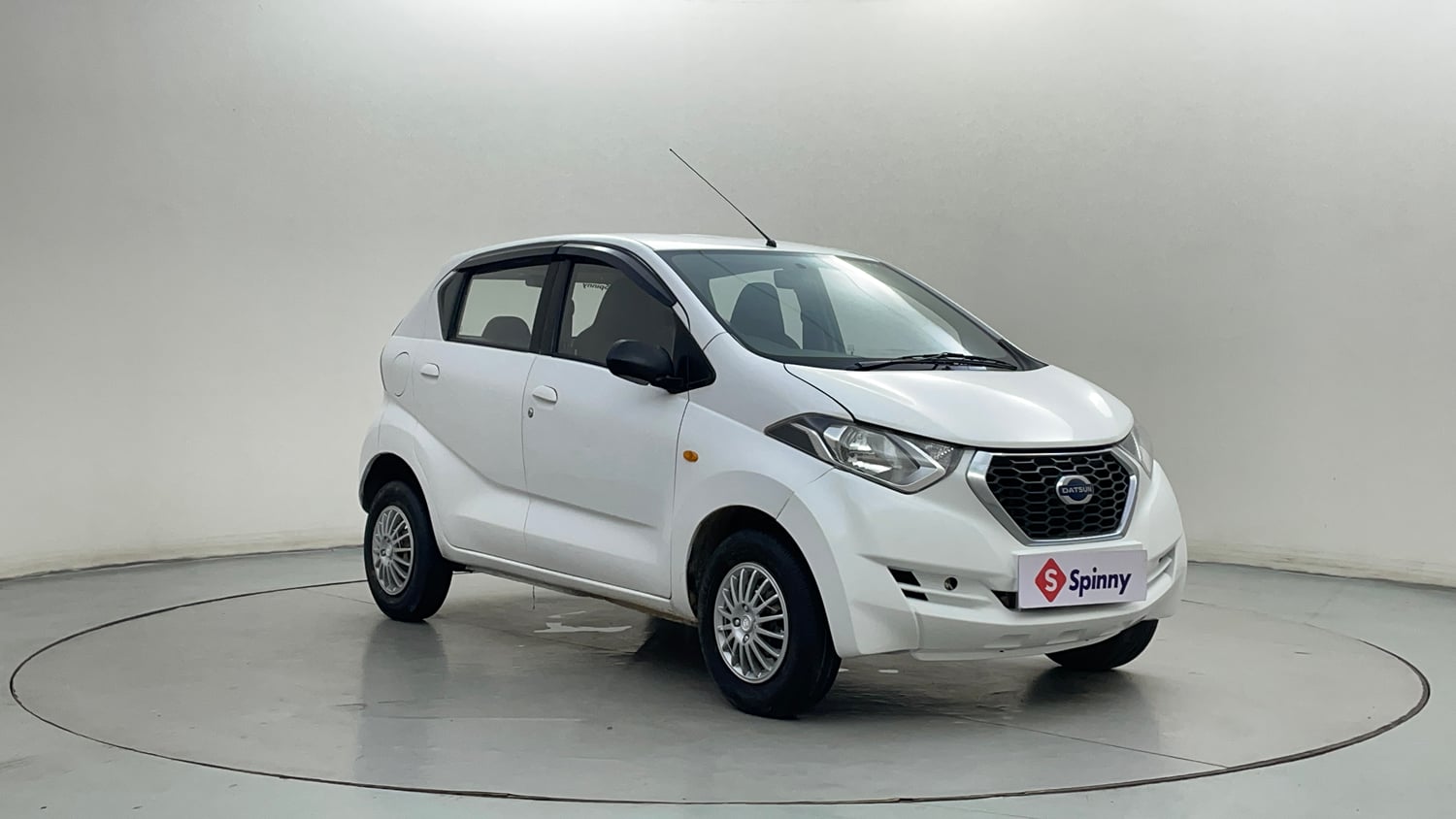 Used 2016 Datsun Redi-GO T (O) Petrol Manual exterior RIGHT FRONT CORNER VIEW
