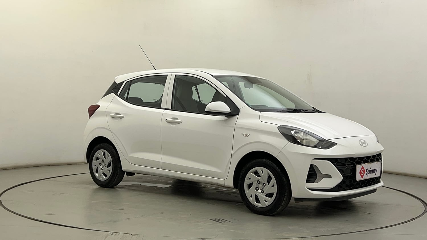 Used 2025 Hyundai Grand i10 Nios Magna 1.2 Kappa Petrol Manual exterior RIGHT FRONT CORNER VIEW