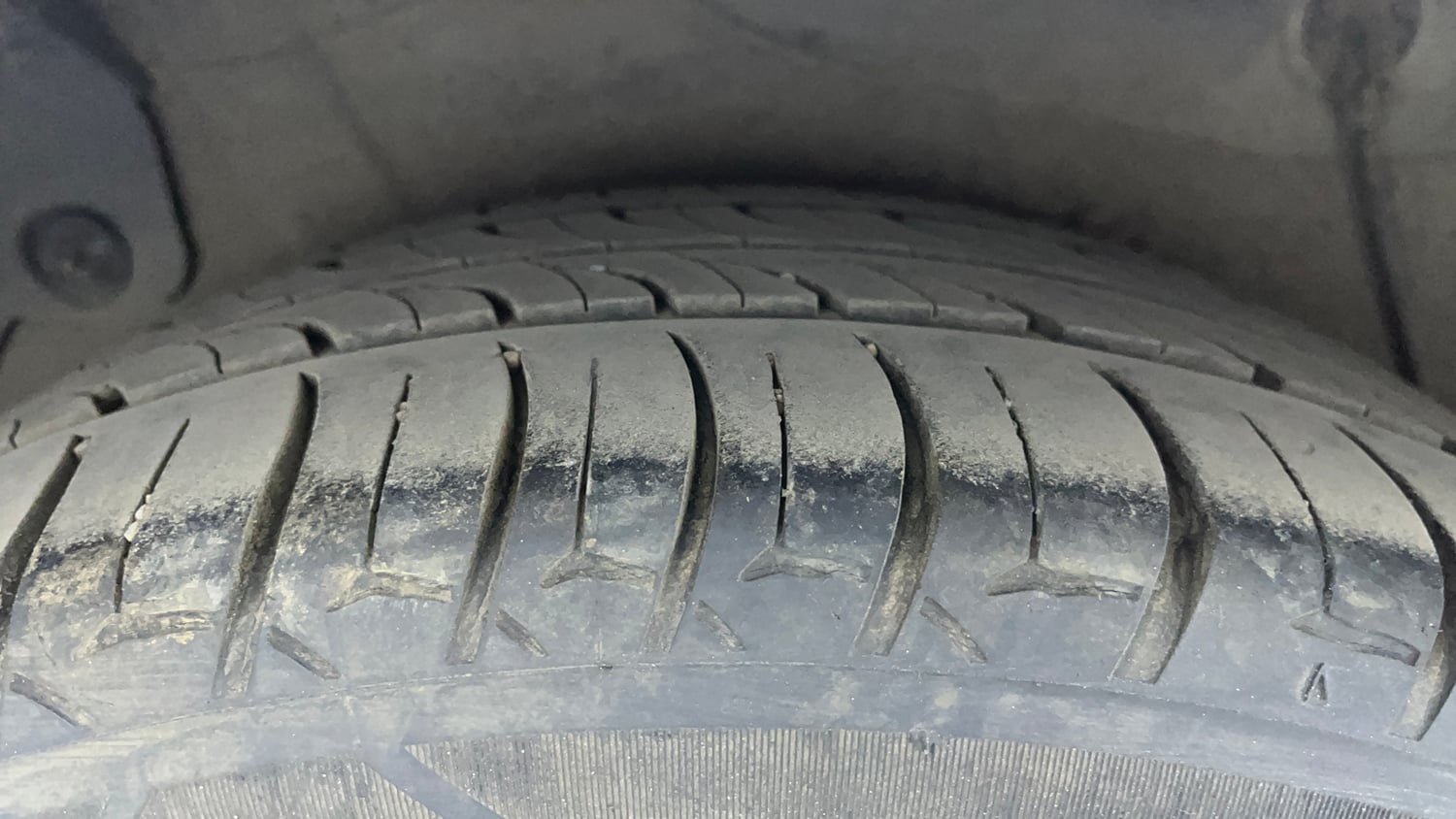 Used 2015 Hyundai Verna Fluidic 1.6 VTVT SX Petrol Manual tyres RIGHT REAR TYRE TREAD VIEW