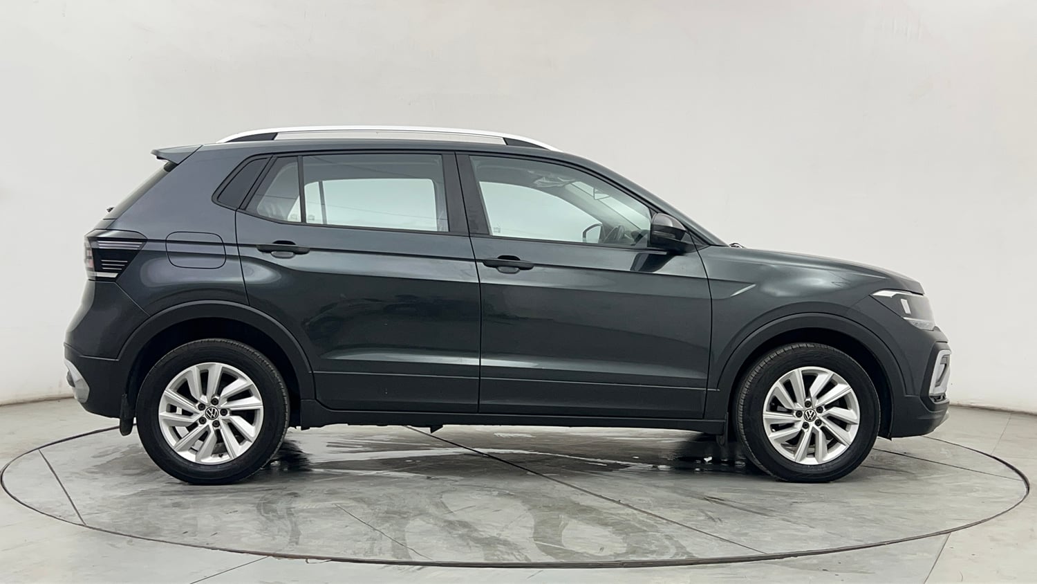 Used 2022 Volkswagen Taigun Highline 1.0 TSI AT Petrol Automatic exterior RIGHT SIDE VIEW