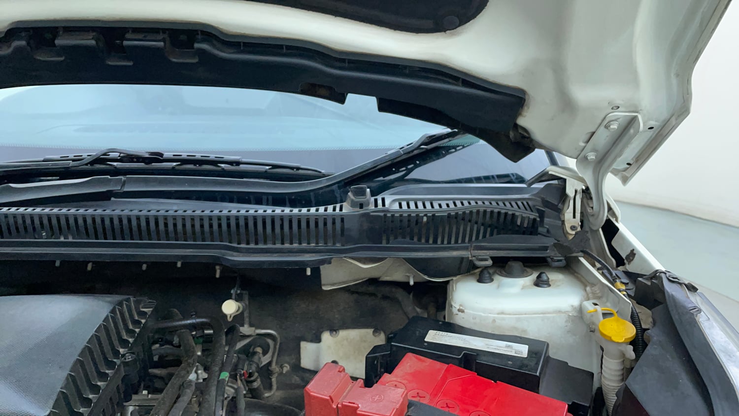 Used 2022 Tata Nexon XMA (S) Petrol Automatic engine ENGINE LEFT SIDE HINGE & APRON VIEW