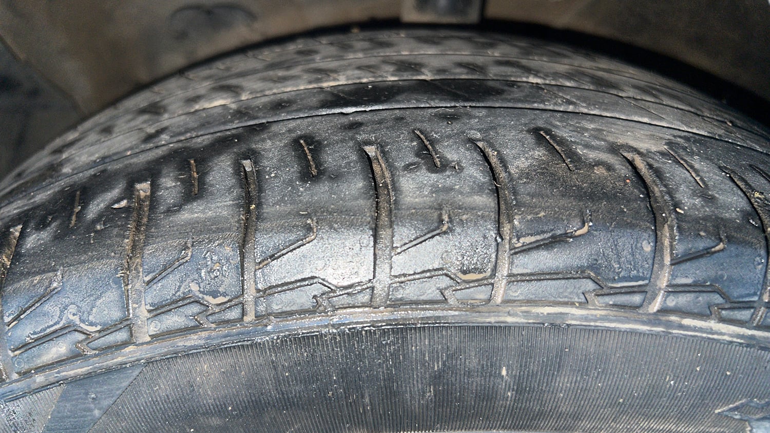 Used 2023 Kia Seltos HTX 1.5 Diesel AT Diesel Automatic tyres LEFT FRONT TYRE TREAD VIEW