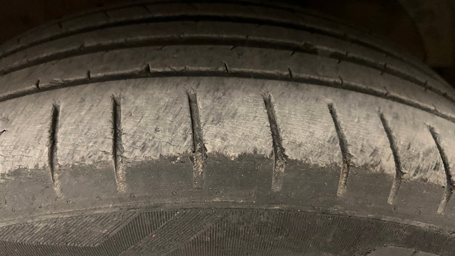 Used 2017 Maruti Suzuki Baleno Zeta 1.2 Petrol Manual tyres RIGHT FRONT TYRE TREAD VIEW