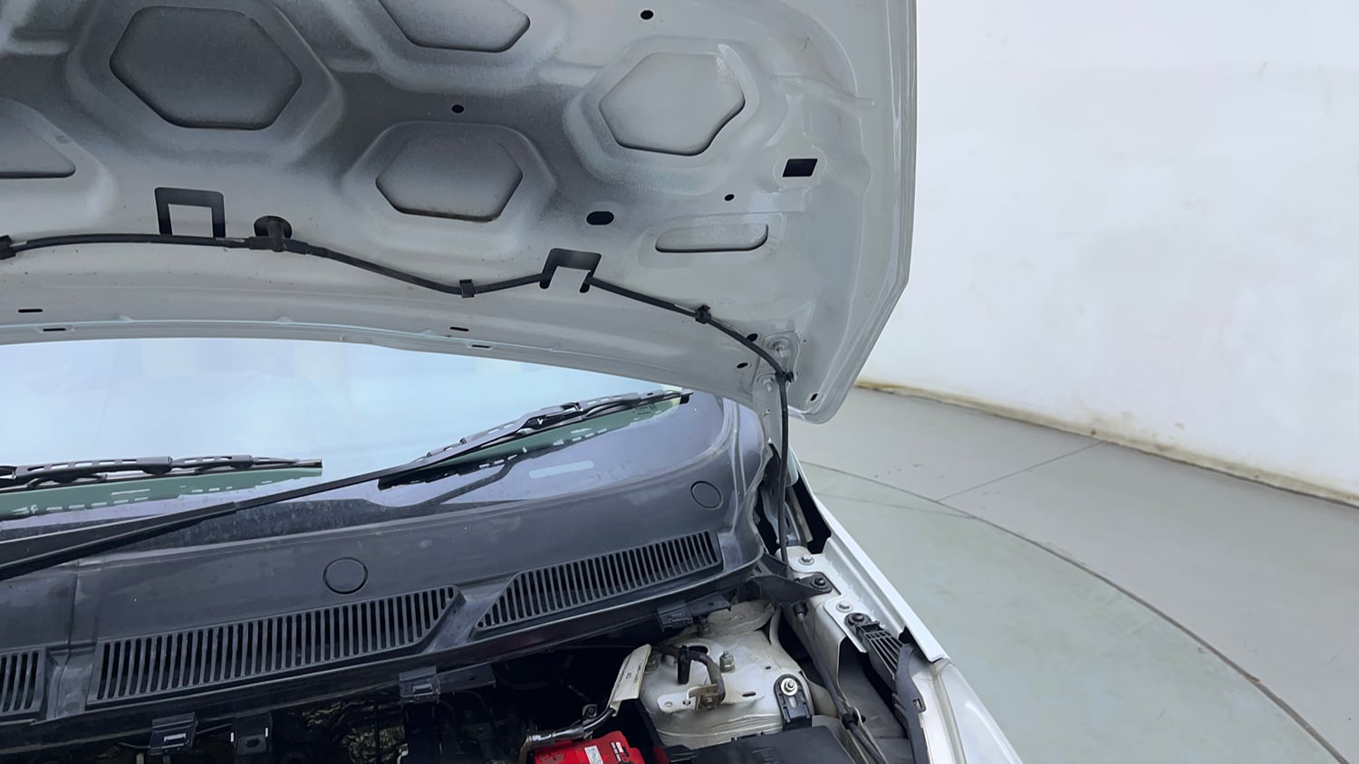 Used 2017 Ford Figo Aspire Titanium 1.2 Ti-VCT Petrol Manual engine ENGINE LEFT SIDE HINGE & APRON VIEW