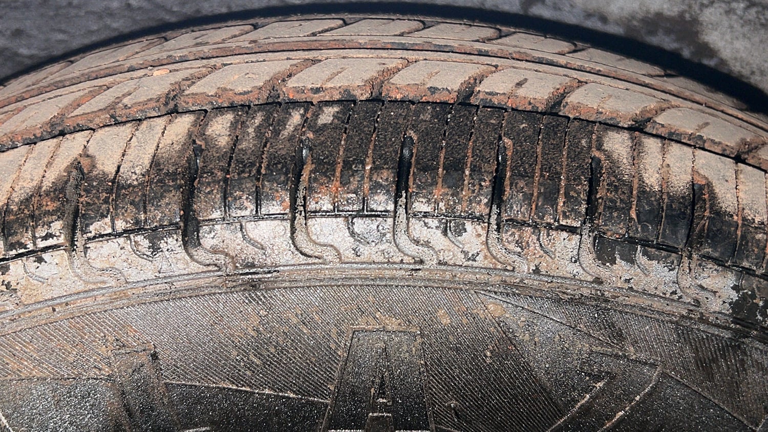 Used 2014 Hyundai i10 Sportz 1.1 iRDE2 Petrol Manual tyres RIGHT REAR TYRE TREAD VIEW