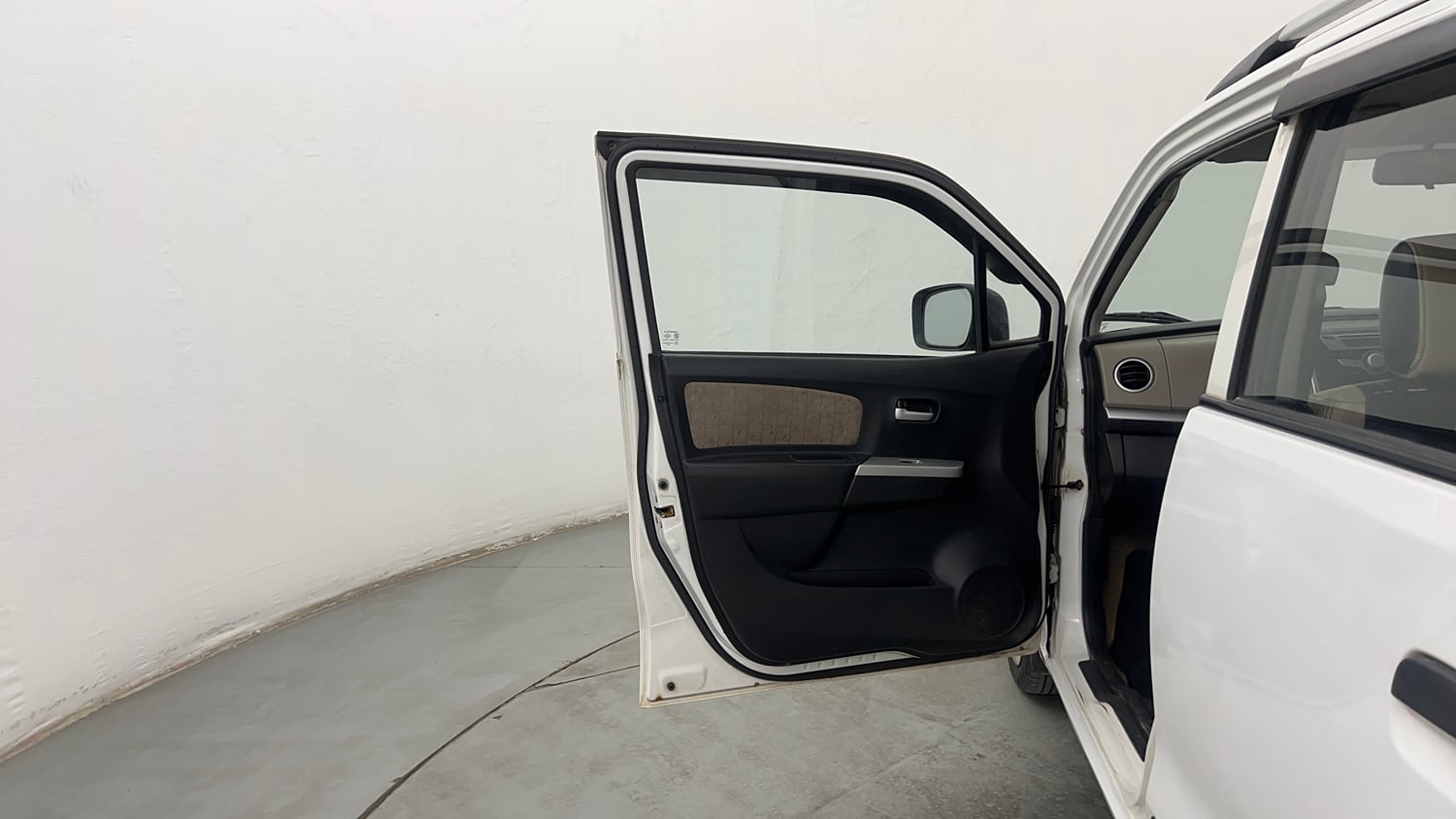 Used 2014 Maruti Suzuki Wagon R VXI Petrol Manual interior LEFT FRONT DOOR OPEN VIEW