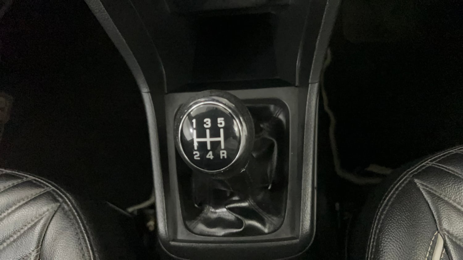 Used 2019 Maruti Suzuki Vitara Brezza [2016-2020] ZDi Plus Diesel Manual interior GEAR  KNOB VIEW