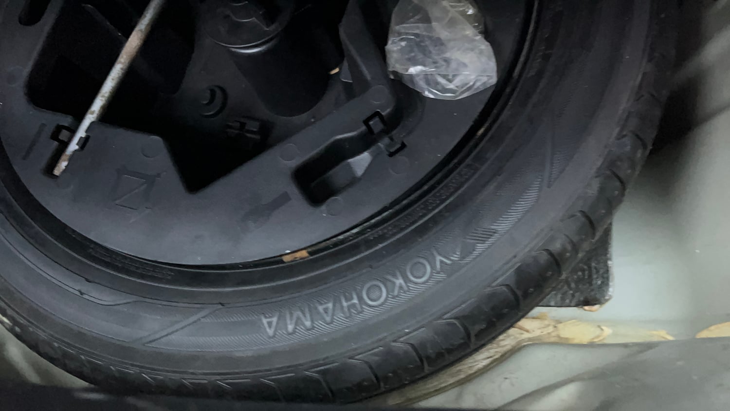 Used 2019 Mahindra KUV100 NXT K8 6 STR Dual Tone Petrol Manual tyres SPARE TYRE VIEW