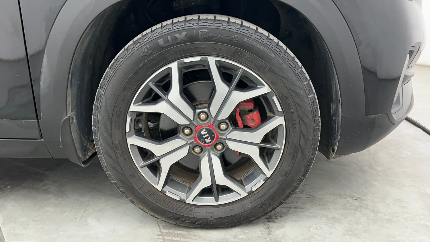 Used 2021 Kia Seltos GTX Plus 1.4 DCT Petrol Automatic tyres RIGHT FRONT TYRE RIM VIEW