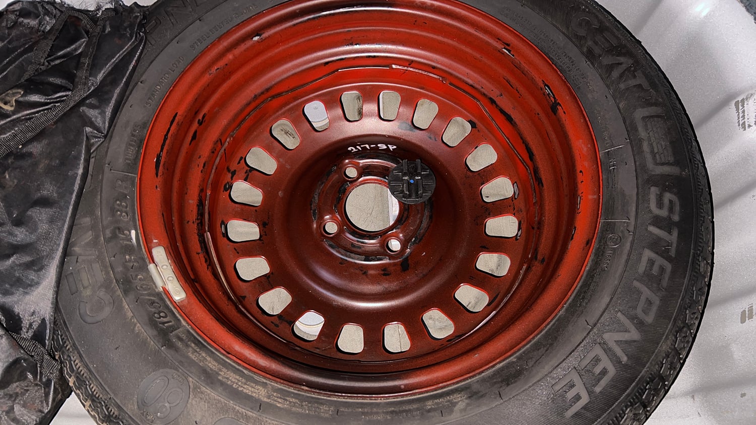 Used 2022 Nissan Magnite XE Petrol Manual tyres SPARE TYRE VIEW