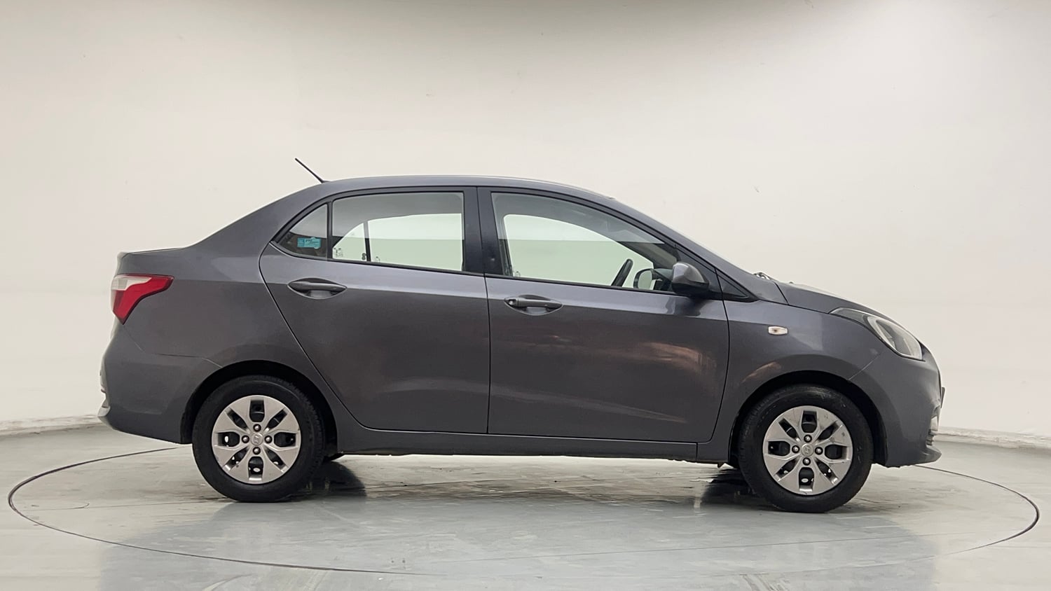 Used 2018 Hyundai Xcent E+ CNG (Outside Fitted) Cng Manual exterior RIGHT SIDE VIEW