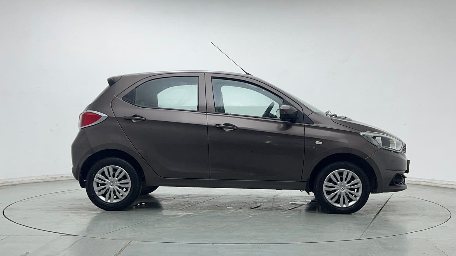 Used 2018 Tata Tiago Revotron XTA Petrol Automatic exterior RIGHT SIDE VIEW