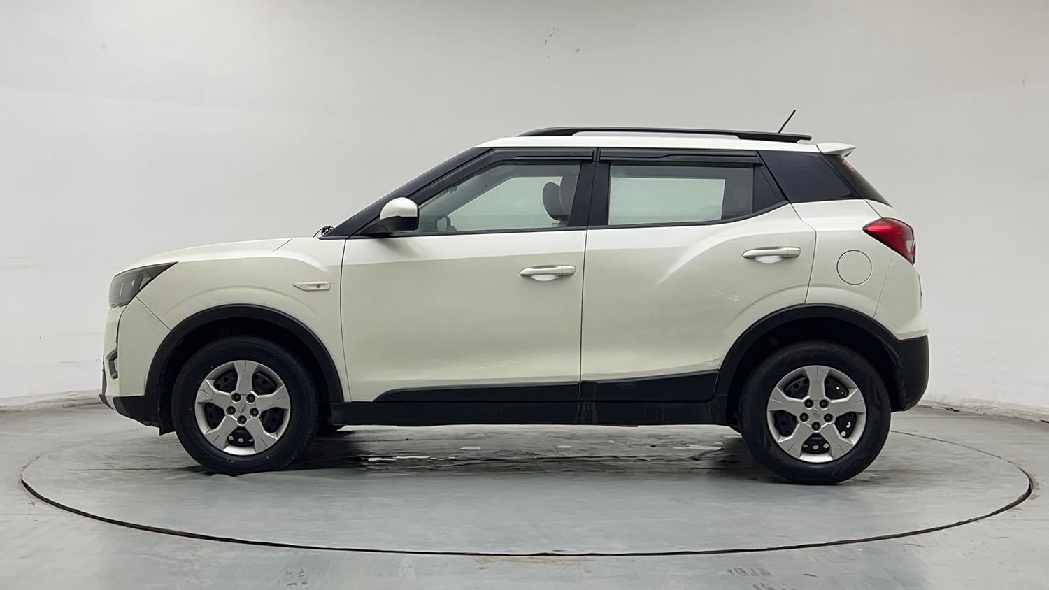 Used 2019 Mahindra XUV 300 1.2 W6 Petrol Manual exterior LEFT SIDE VIEW