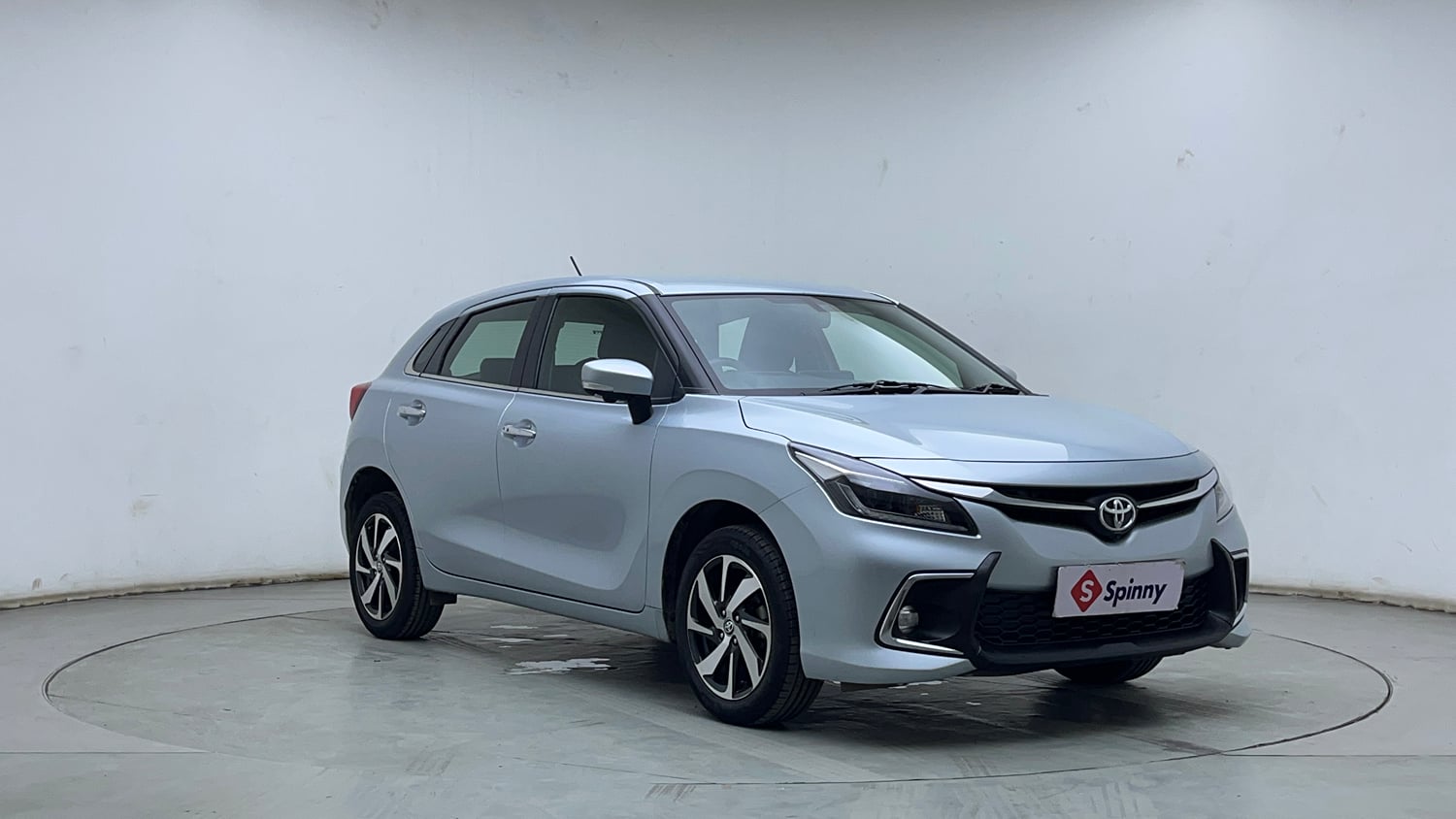 Used 2024 Toyota Glanza V Petrol Manual exterior RIGHT FRONT CORNER VIEW