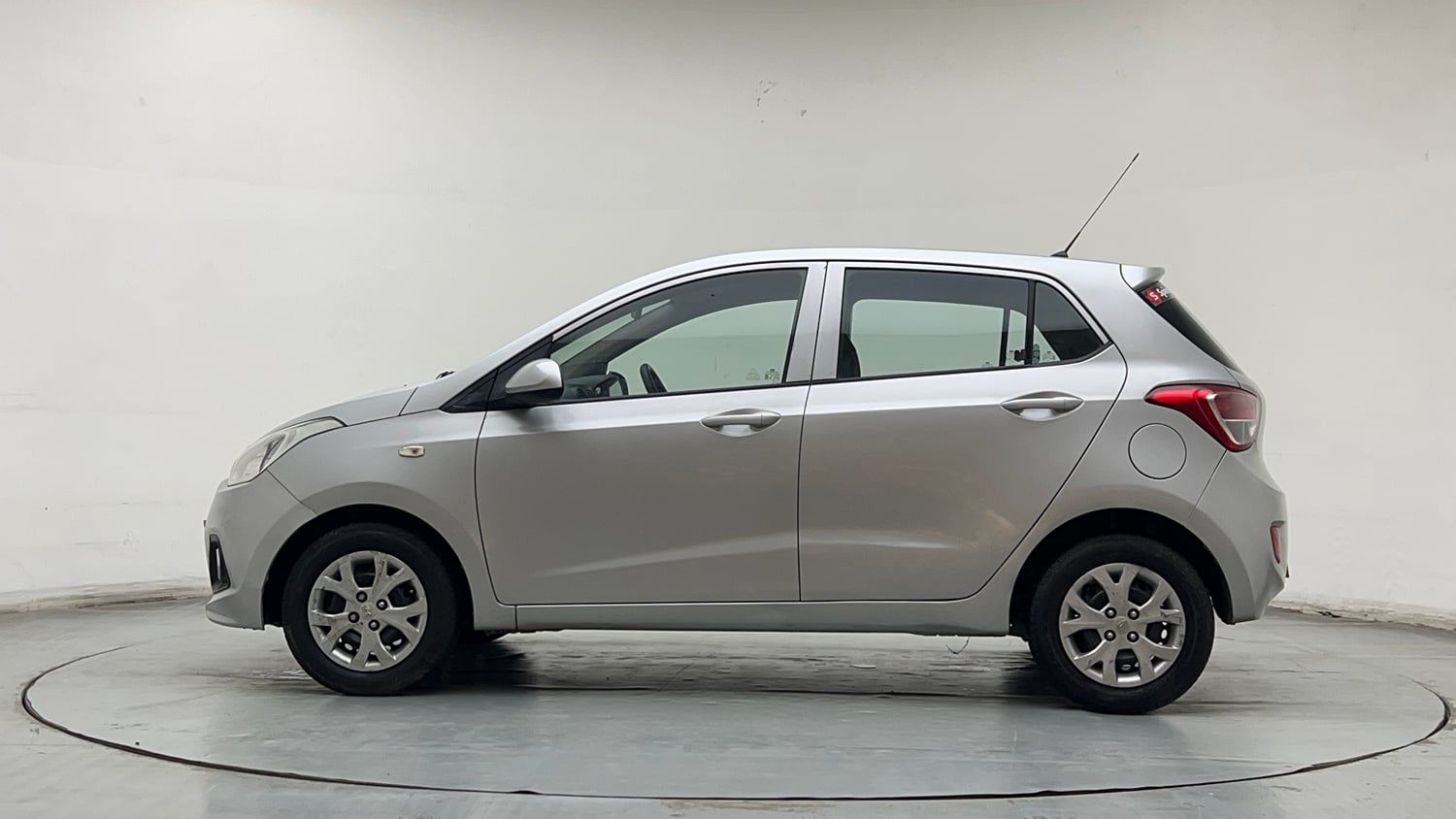 Used 2013 Hyundai Grand i10 Magna 1.2 Kappa VTVT Petrol Manual exterior LEFT SIDE VIEW