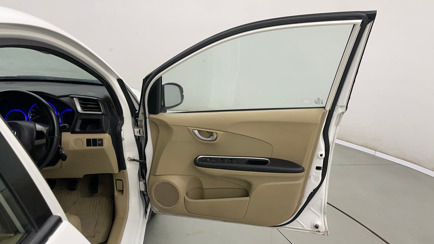 Used 2017 Honda Amaze 1.2 SX i-VTEC Petrol Manual interior RIGHT FRONT DOOR OPEN VIEW