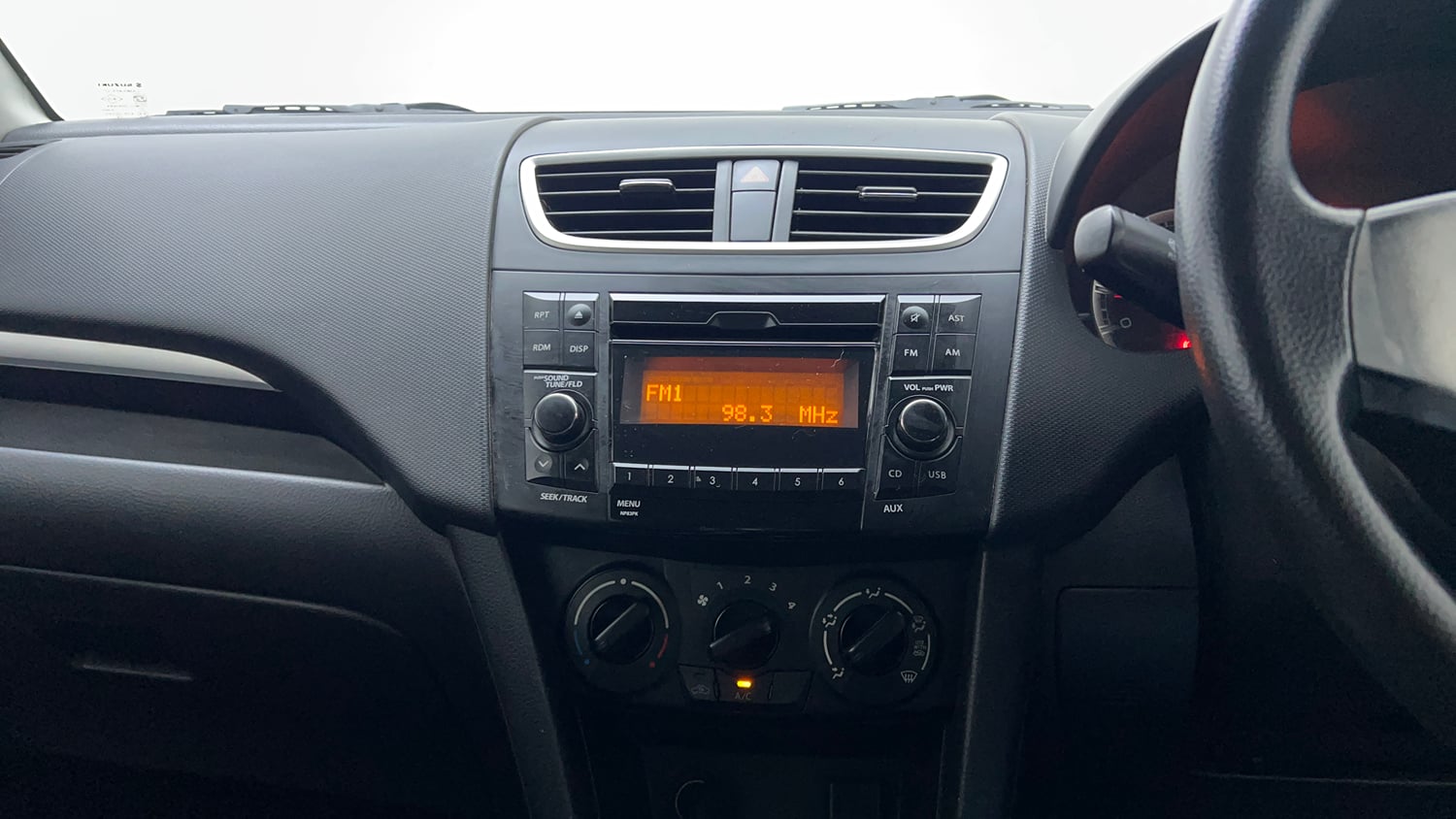 Used 2015 Maruti Suzuki Swift VXi Petrol Manual top_features Integrated (in-dash) music system