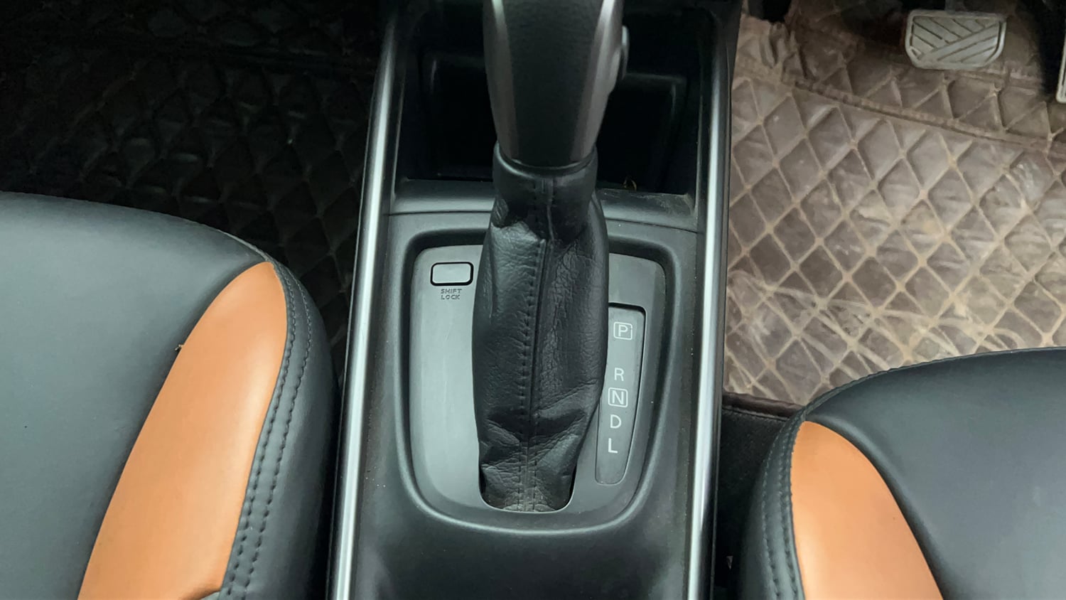 Used 2020 Maruti Suzuki Baleno Alpha Automatic Petrol Automatic interior GEAR  KNOB VIEW