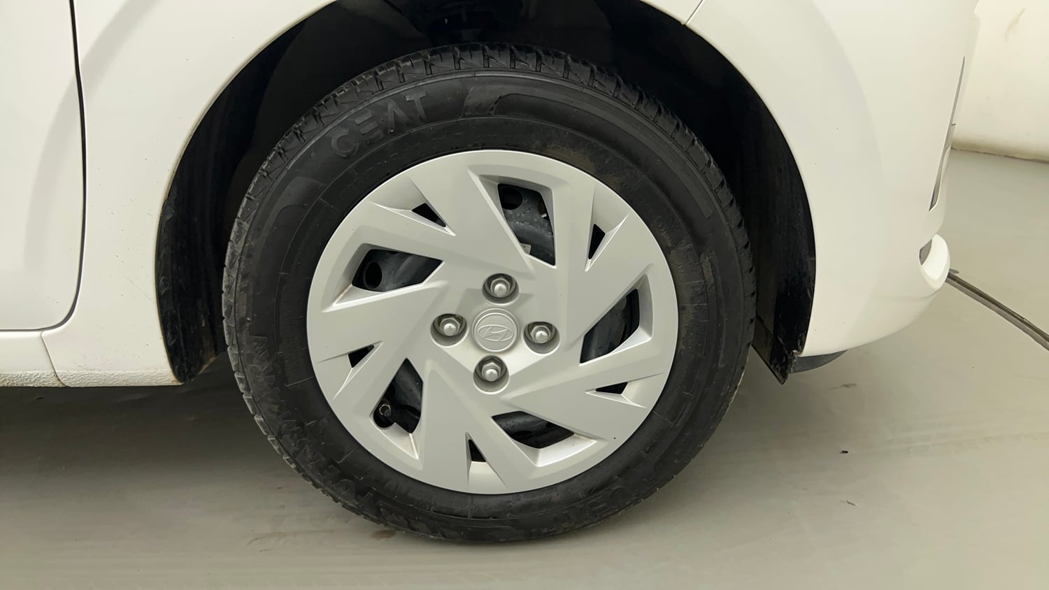 Used 2025 Hyundai Grand i10 Nios Magna 1.2 Kappa Petrol Manual tyres RIGHT FRONT TYRE RIM VIEW