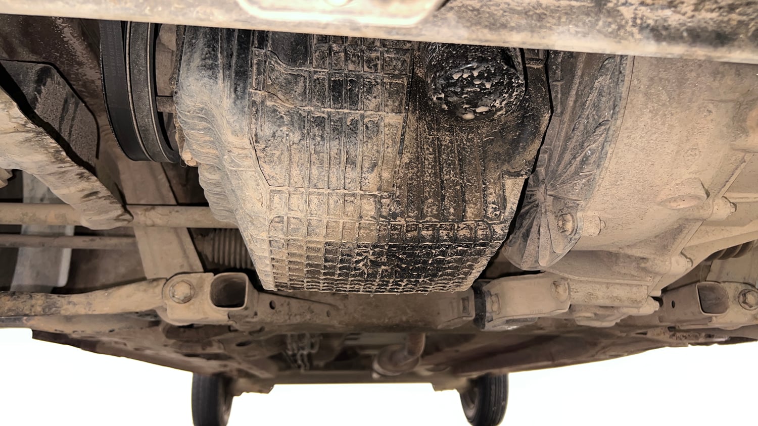 Used 2017 Renault Kwid 1.0 RXT AMT Petrol Automatic extra FRONT LEFT UNDERBODY VIEW