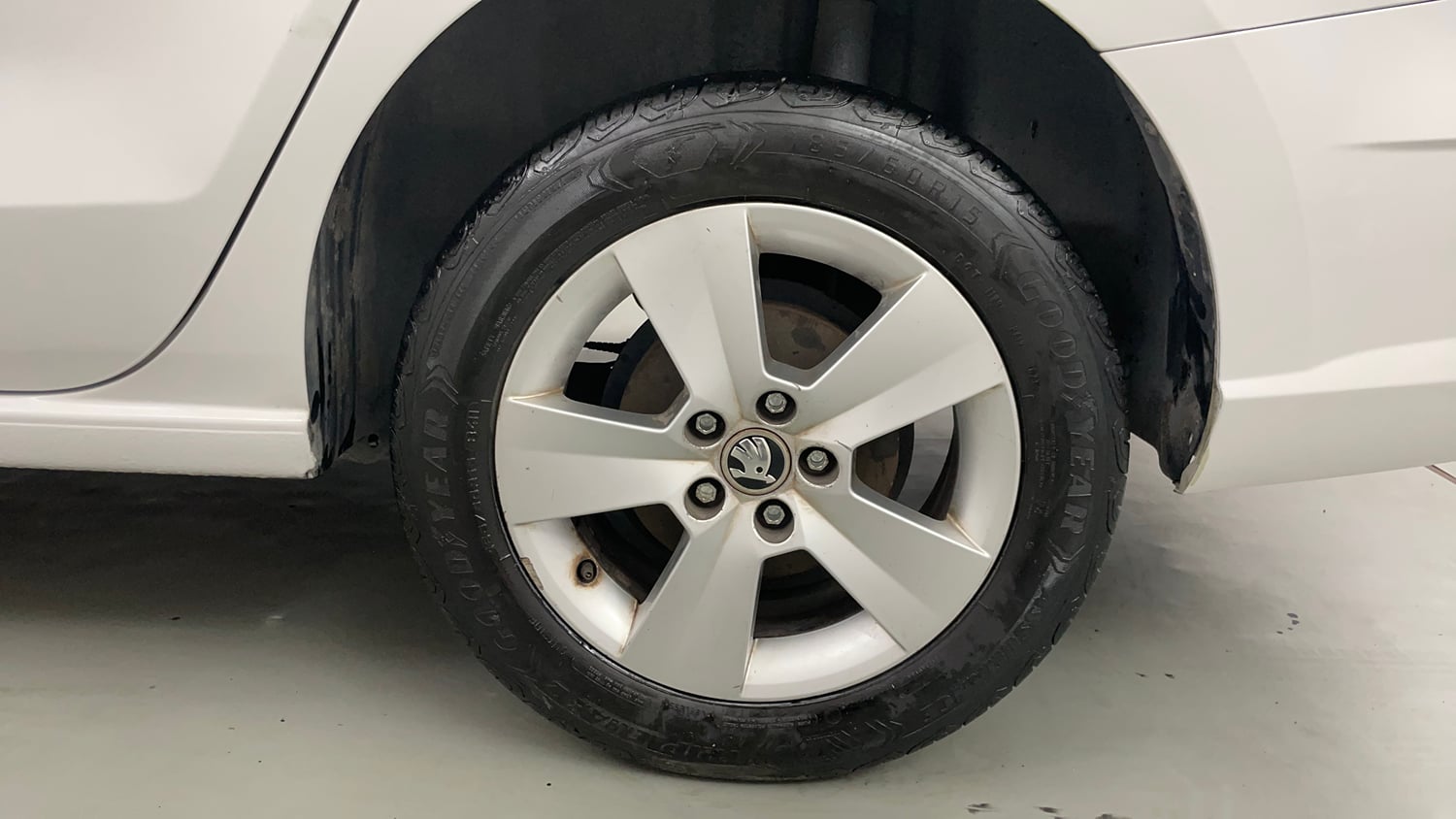 Used 2019 Skoda Rapid Ambition 1.6 MPI AT Petrol Automatic tyres LEFT REAR TYRE RIM VIEW