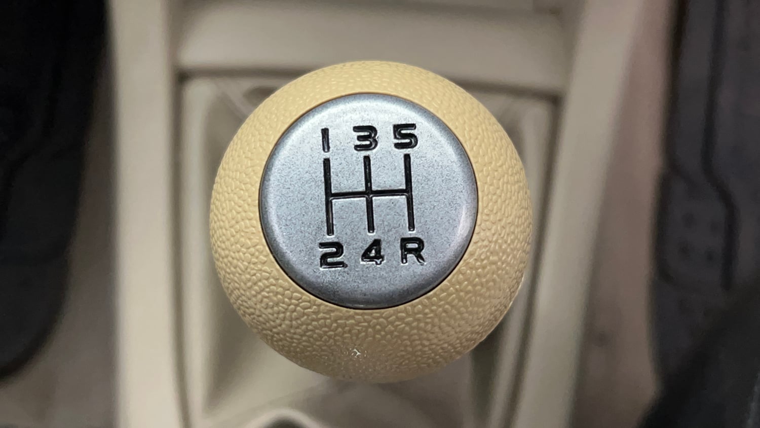 Used 2012 Maruti Suzuki Swift Dzire VXI Petrol Manual interior GEAR  KNOB VIEW