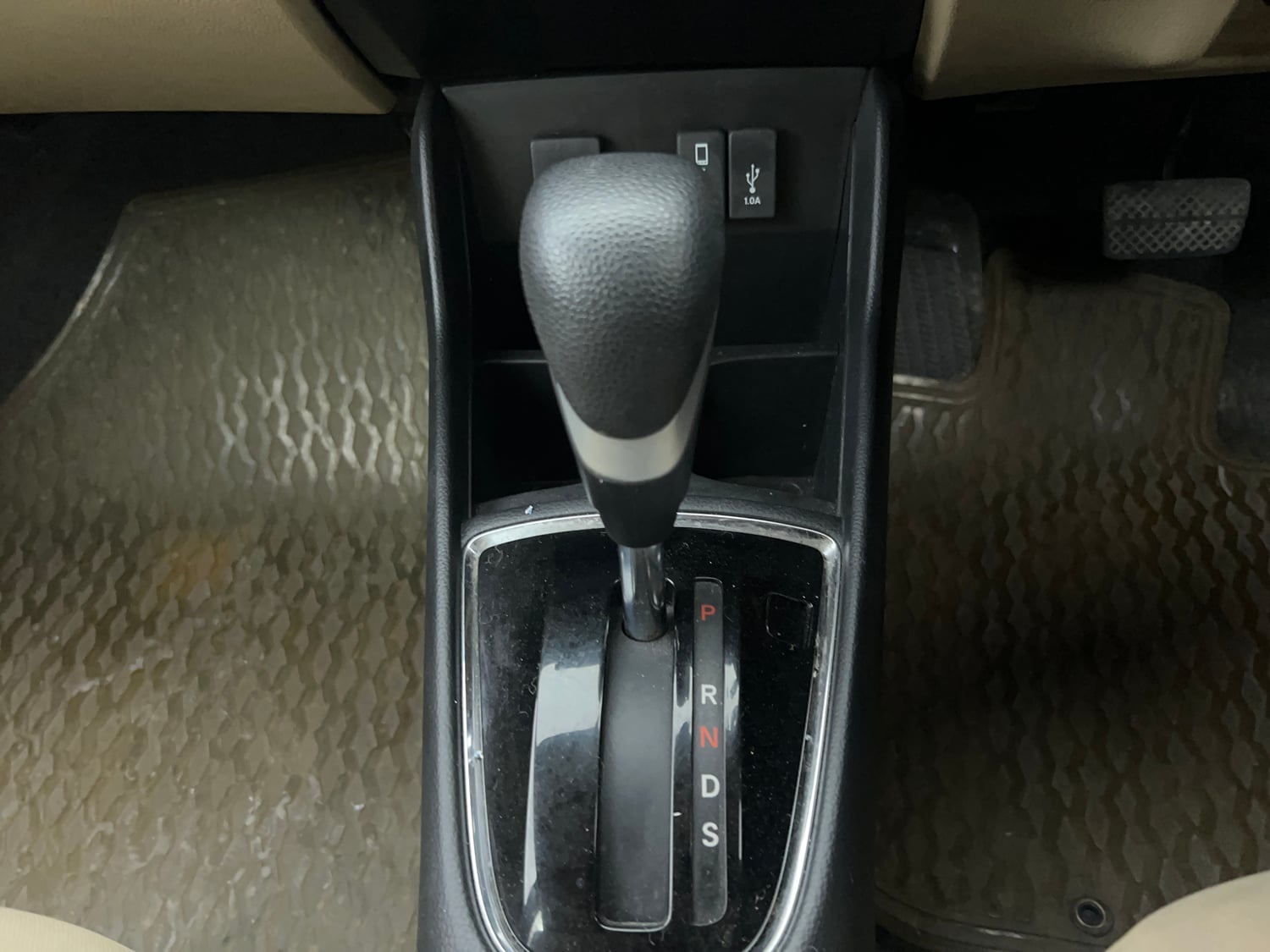 Used 2023 Honda Amaze VX 1.2 Petrol CVT Petrol Automatic interior GEAR  KNOB VIEW