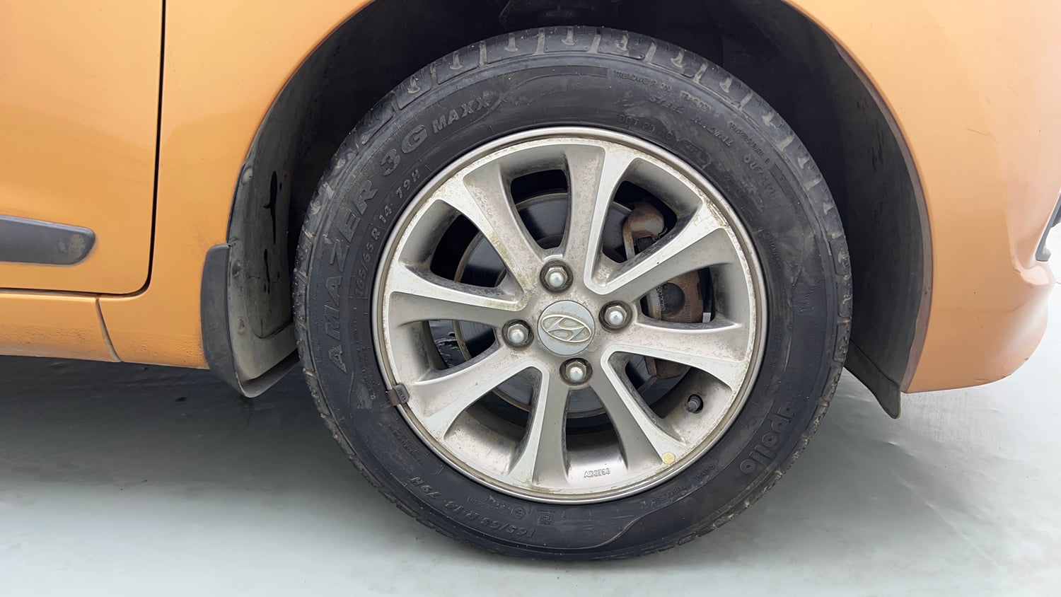 Used 2016 Hyundai Grand i10 Asta 1.2 Kappa VTVT Petrol Manual tyres RIGHT FRONT TYRE RIM VIEW