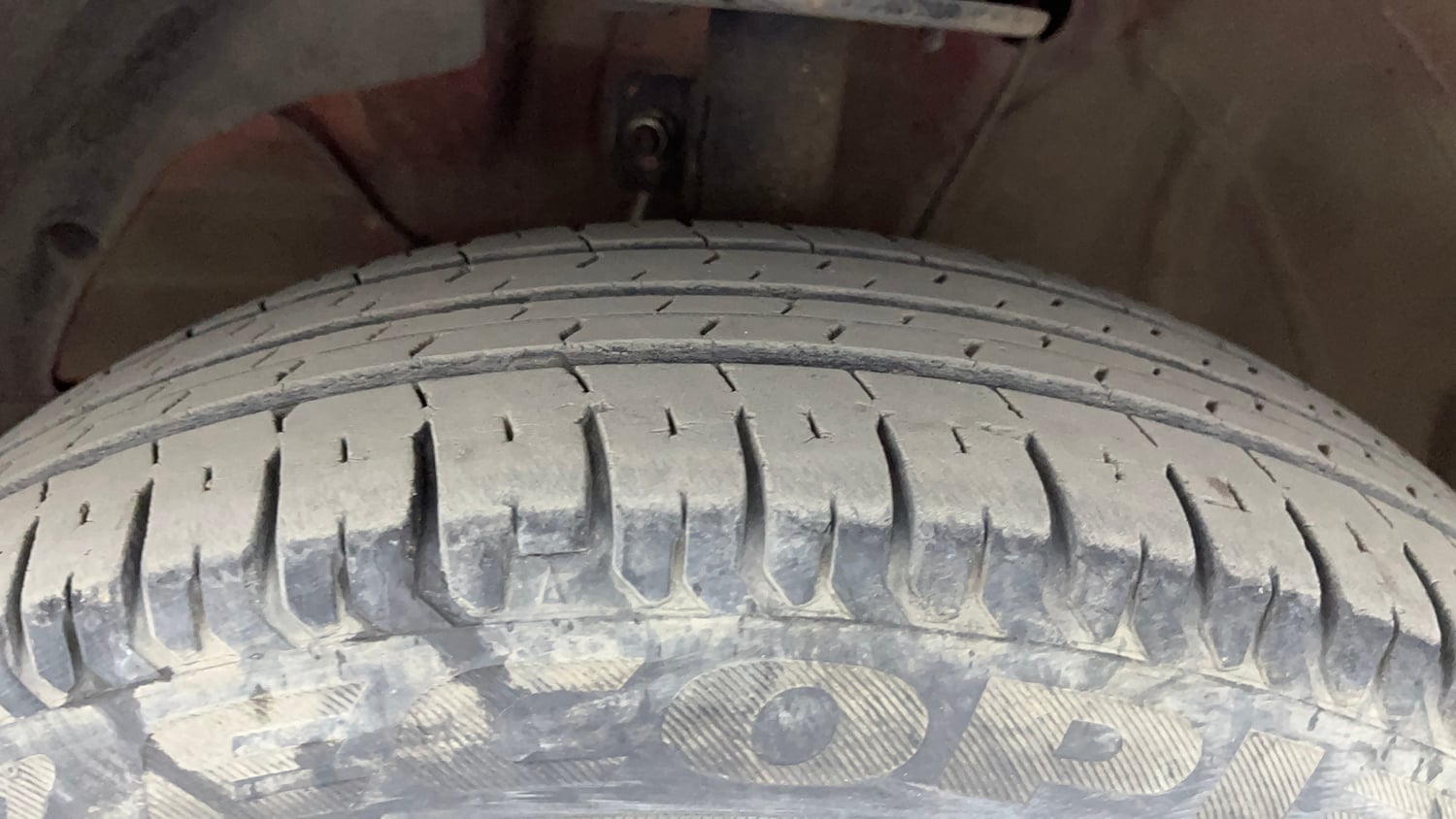 Used 2019 Maruti Suzuki Swift VXi Petrol Manual tyres LEFT FRONT TYRE TREAD VIEW