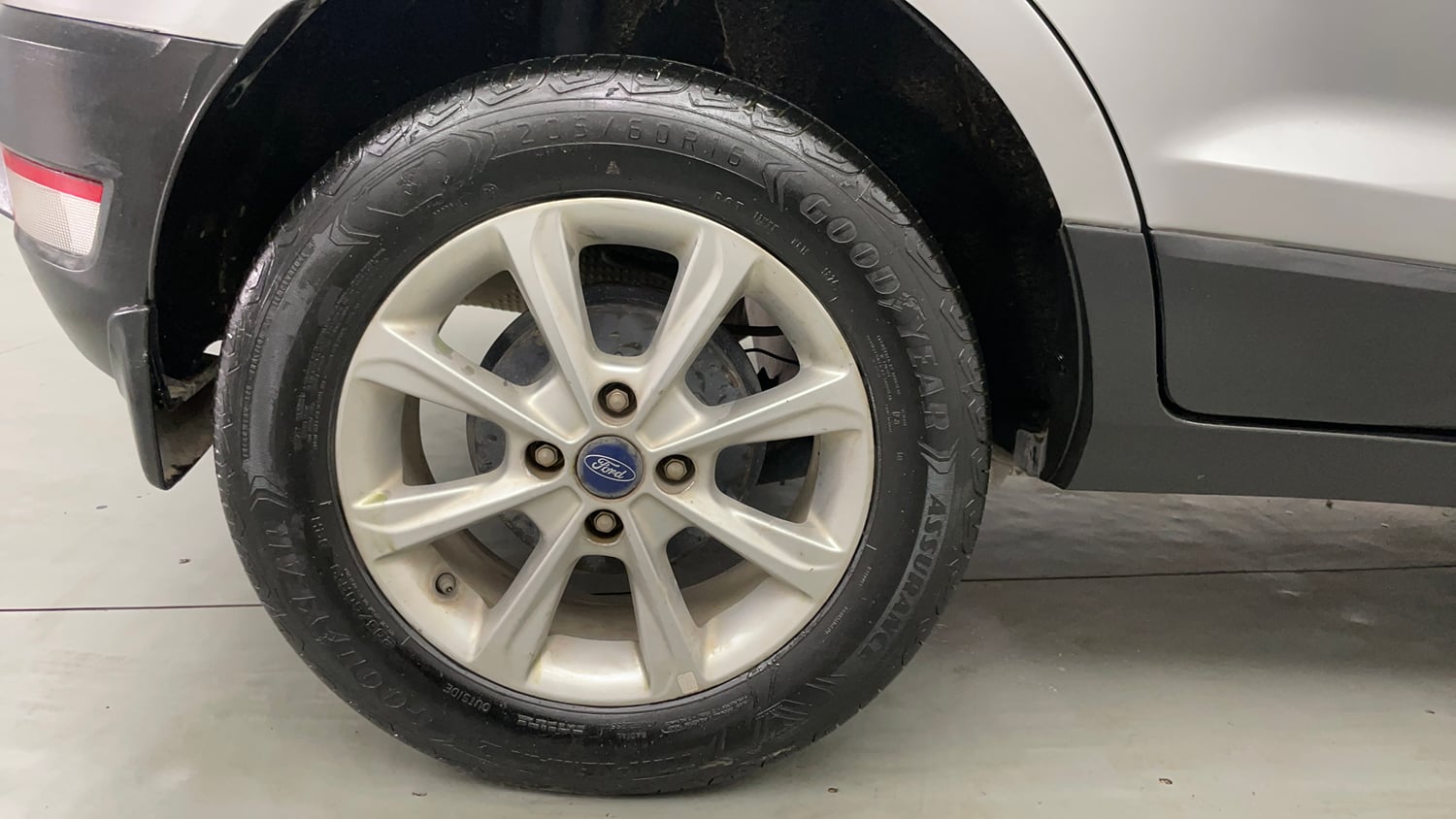 Used 2019 Ford EcoSport Titanium 1.5L TDCi Diesel Manual tyres RIGHT REAR TYRE RIM VIEW