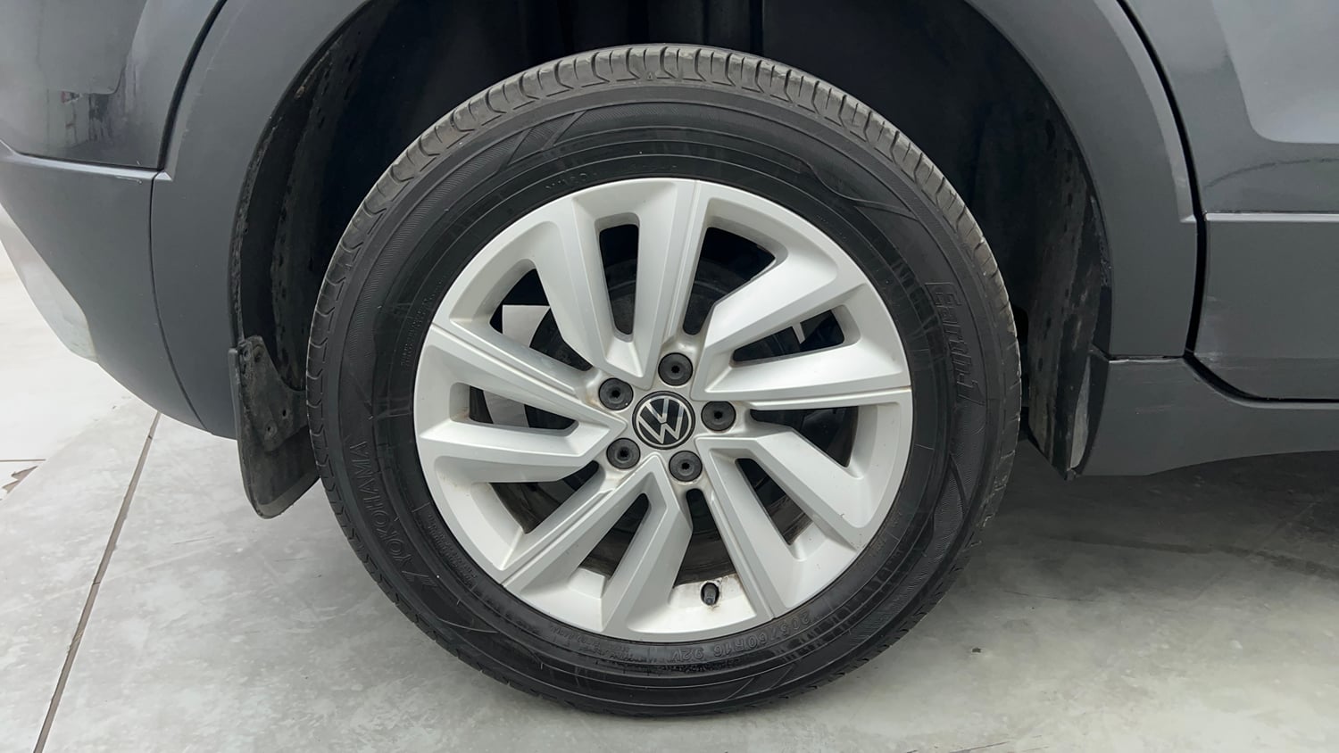 Used 2022 Volkswagen Taigun Highline 1.0 TSI AT Petrol Automatic tyres RIGHT REAR TYRE RIM VIEW