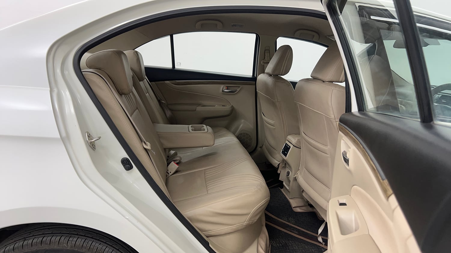 Used 2022 Maruti Suzuki Ciaz Zeta 1.5 Petrol Manual interior RIGHT SIDE REAR DOOR CABIN VIEW