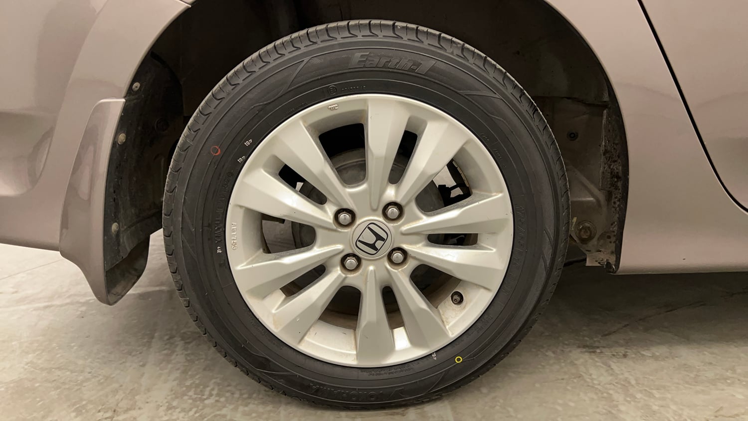 Used 2012 Honda City 1.5 V MT Petrol Manual tyres RIGHT REAR TYRE RIM VIEW