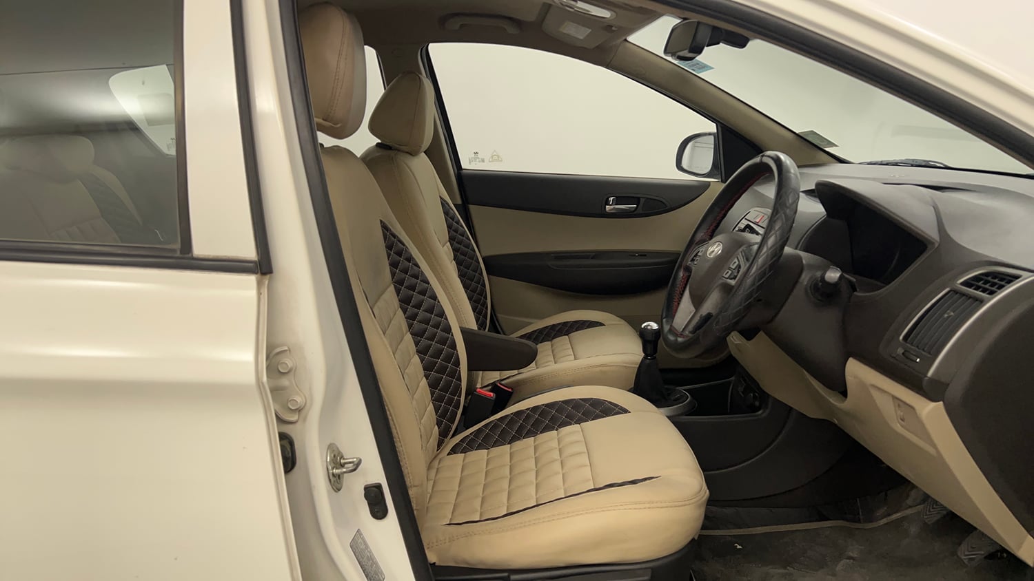 Used 2013 Hyundai i20 Asta 1.2 Petrol Manual interior RIGHT SIDE FRONT DOOR CABIN VIEW
