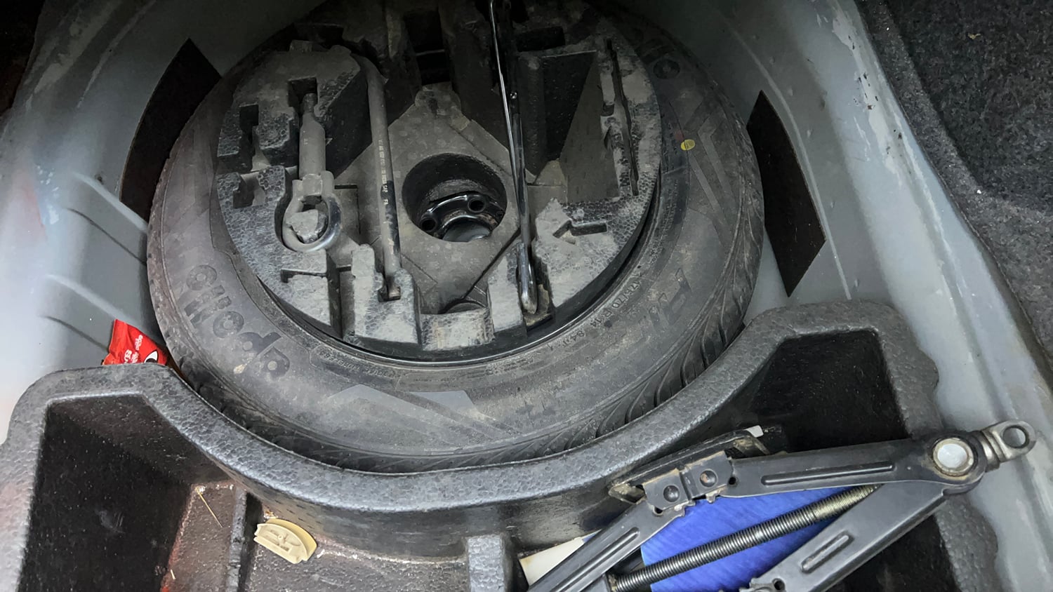 Used 2015 Volkswagen Vento Highline Diesel Diesel Manual tyres SPARE TYRE VIEW