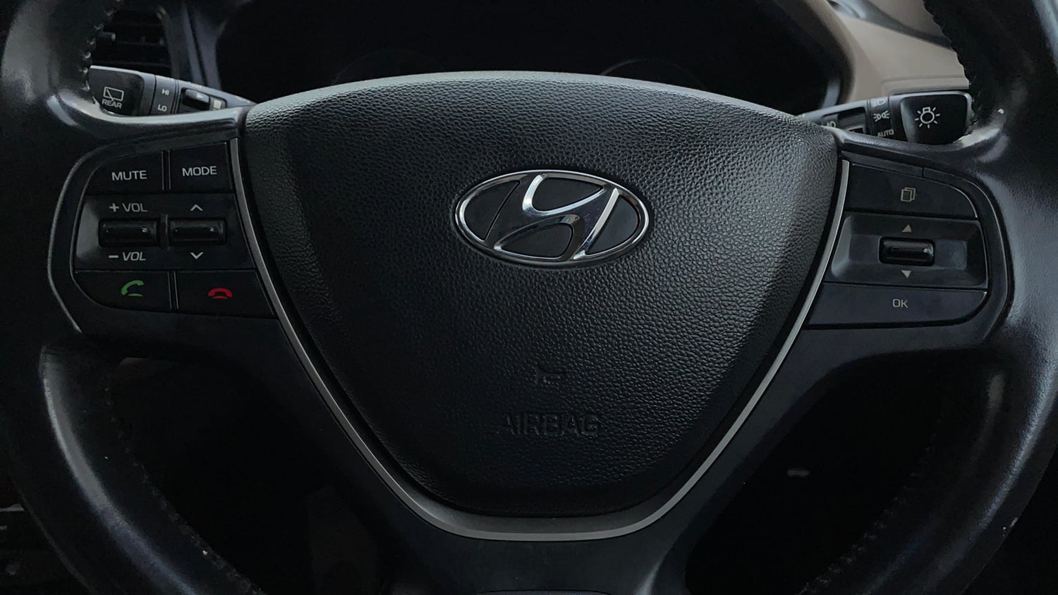 Used 2014 Hyundai Elite i20 Asta 1.2 Petrol Manual top_features Airbags