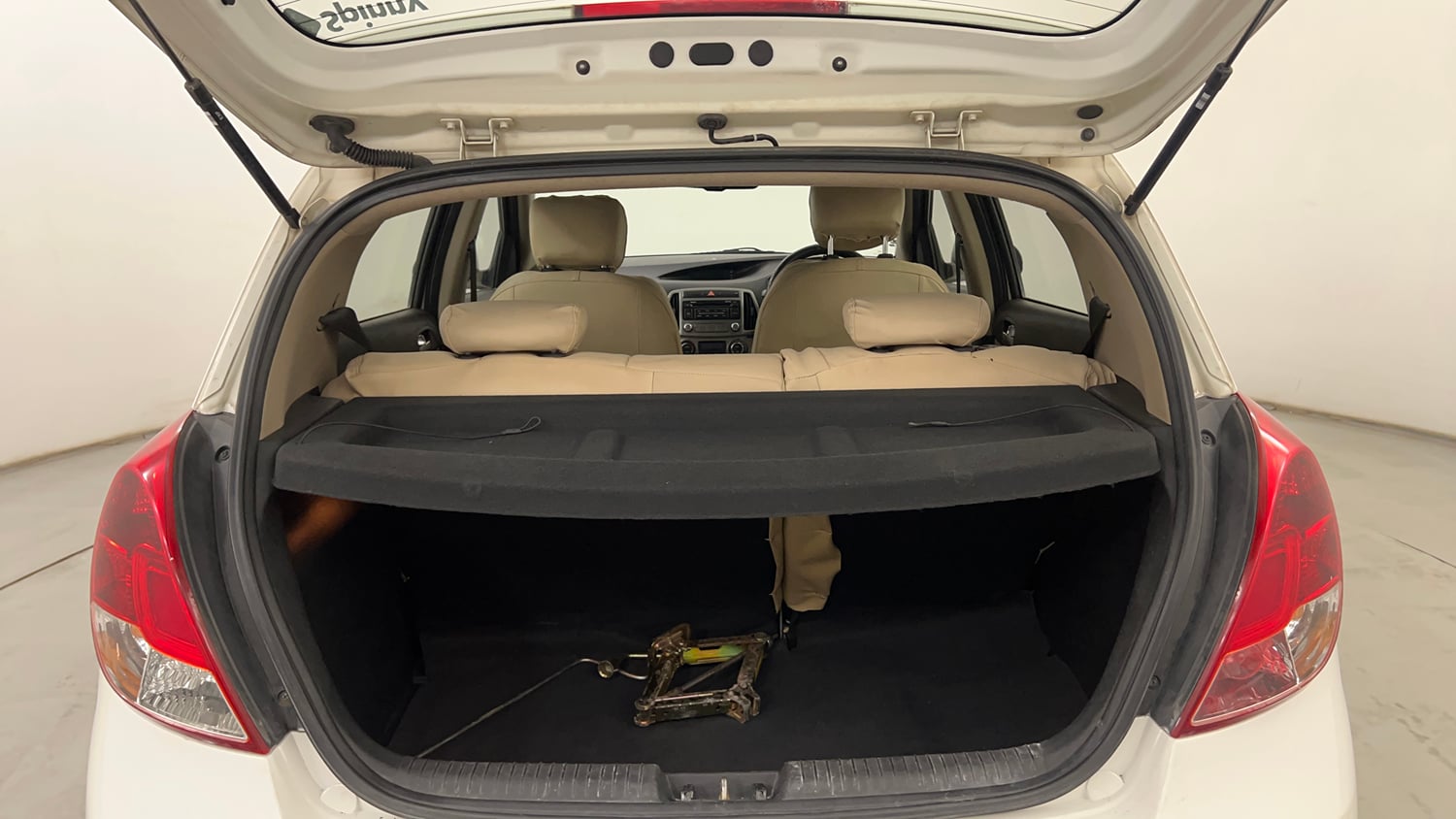 Used 2013 Hyundai i20 Asta 1.2 Petrol Manual interior DICKY INSIDE VIEW