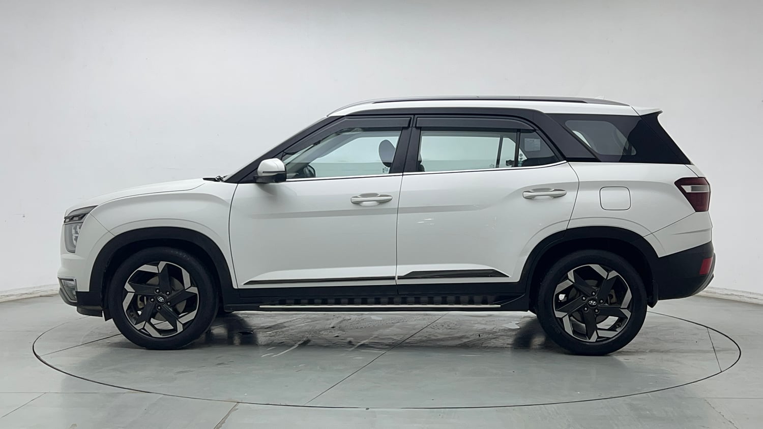 Used 2022 Hyundai Alcazar Signature (O) 6 STR 1.5 Diesel AT Diesel Automatic exterior LEFT SIDE VIEW