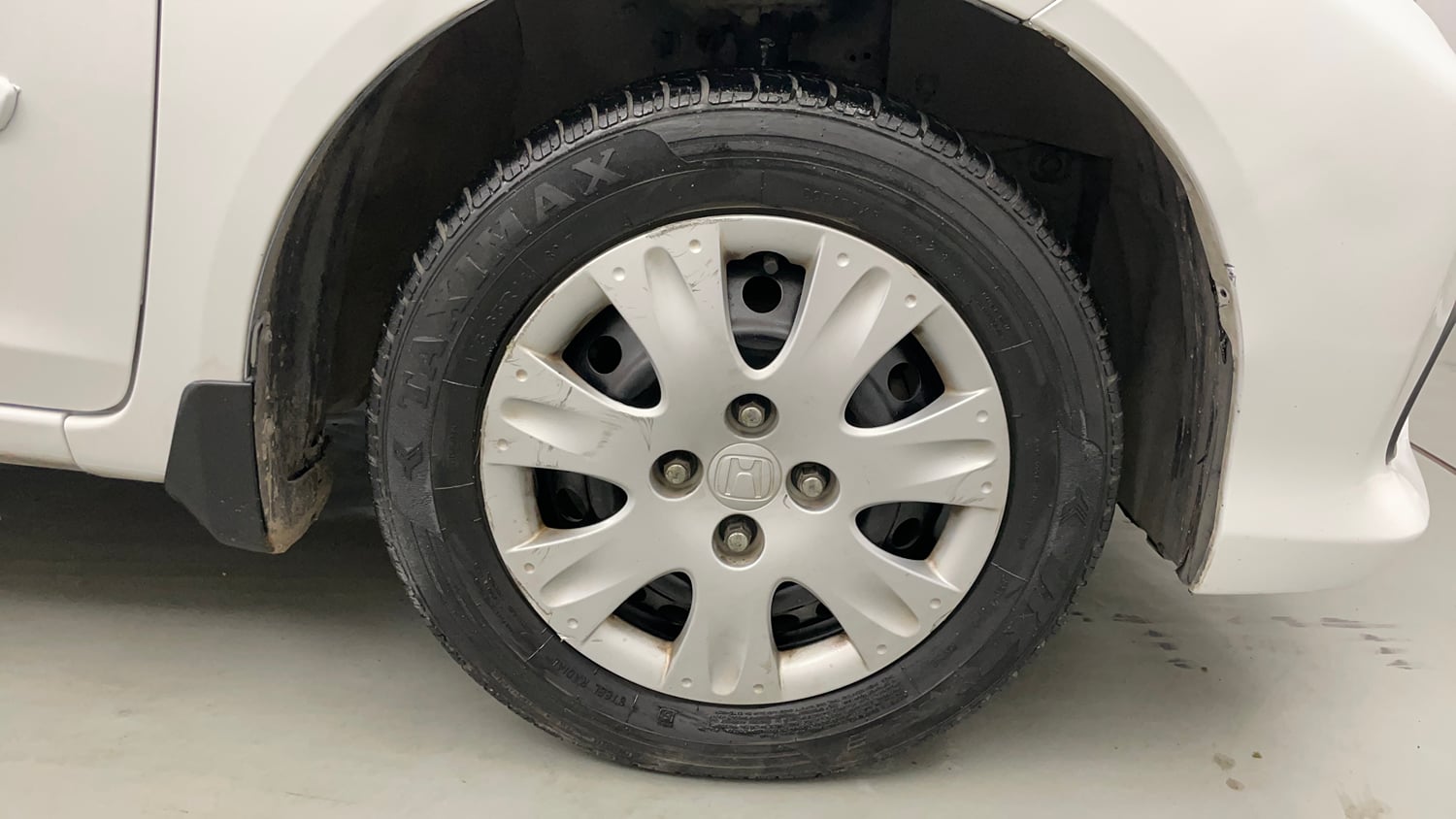 Used 2017 Honda Amaze 1.2 SX i-VTEC Petrol Manual tyres RIGHT FRONT TYRE RIM VIEW