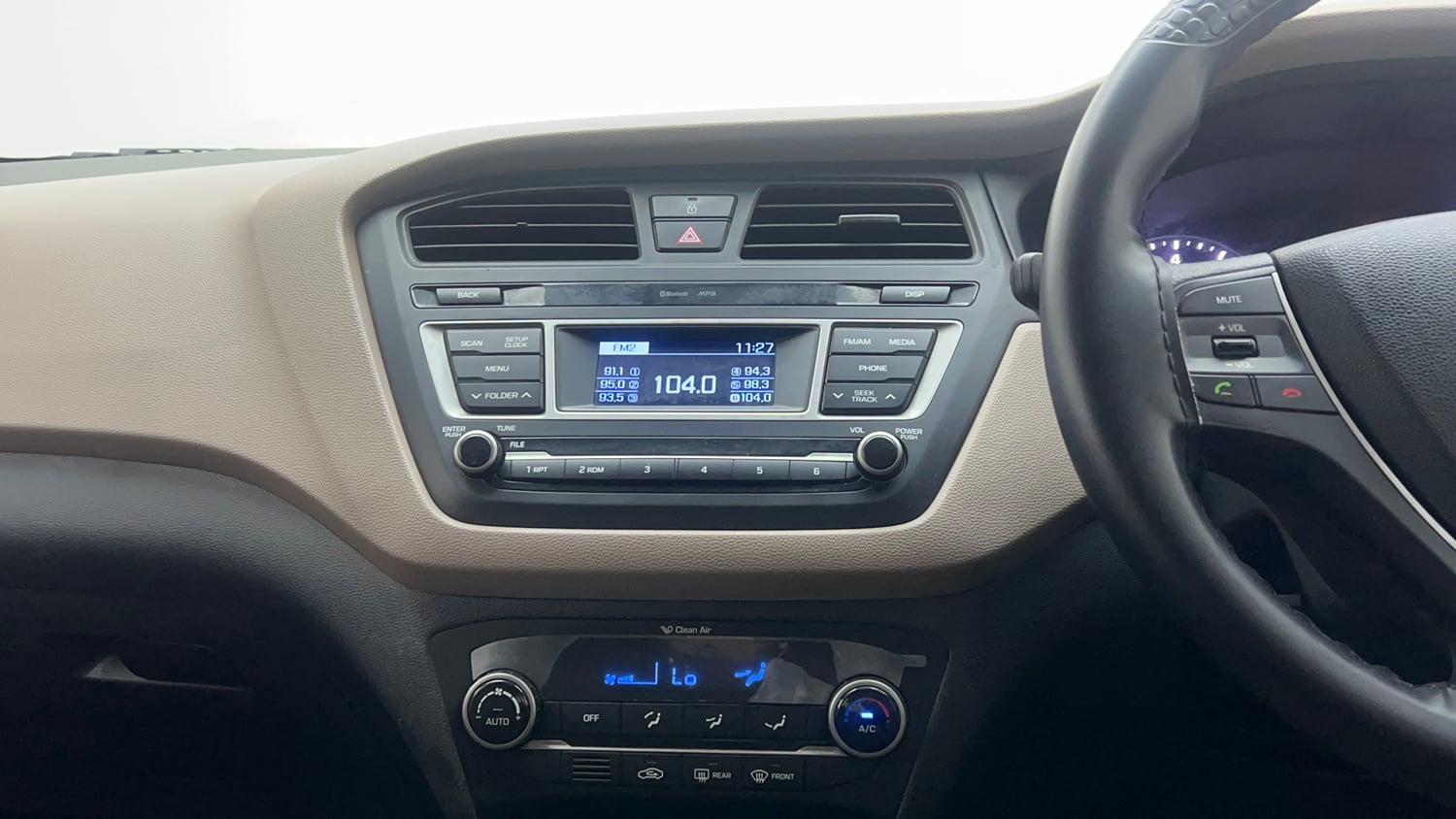 Used 2016 Hyundai Elite i20 Sportz 1.2 Petrol Manual interior MUSIC SYSTEM & AC CONTROL VIEW